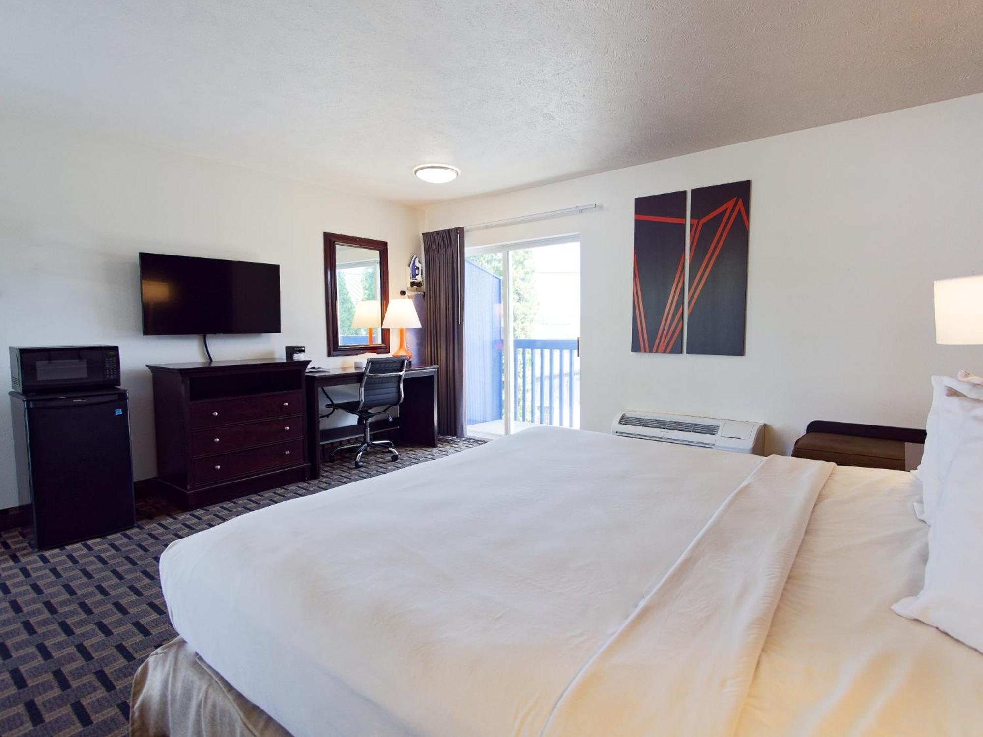 Deluxe King Room - Non-Smoking