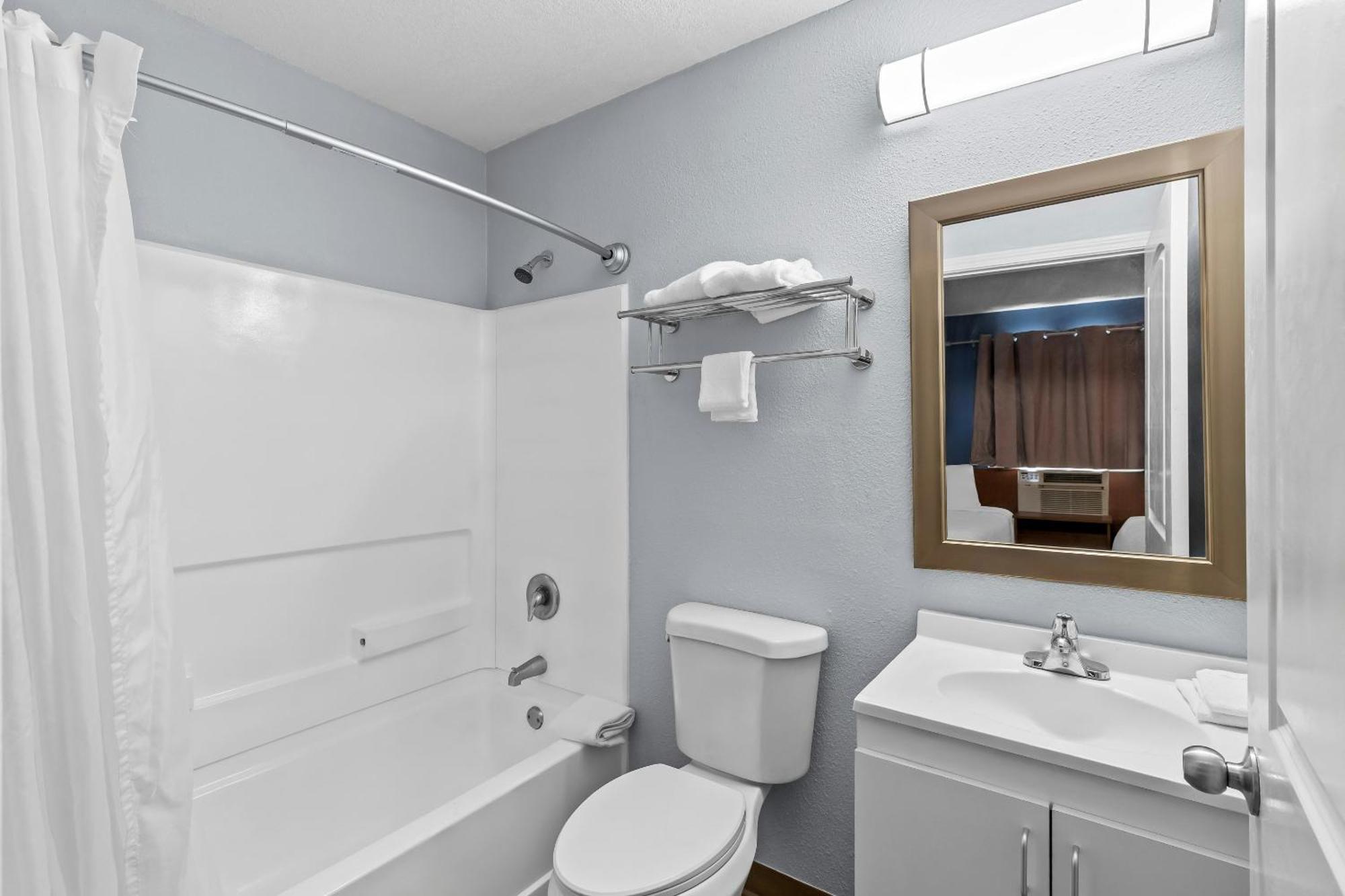 Studio Room with Two Double Beds Renovated Non-Smoking