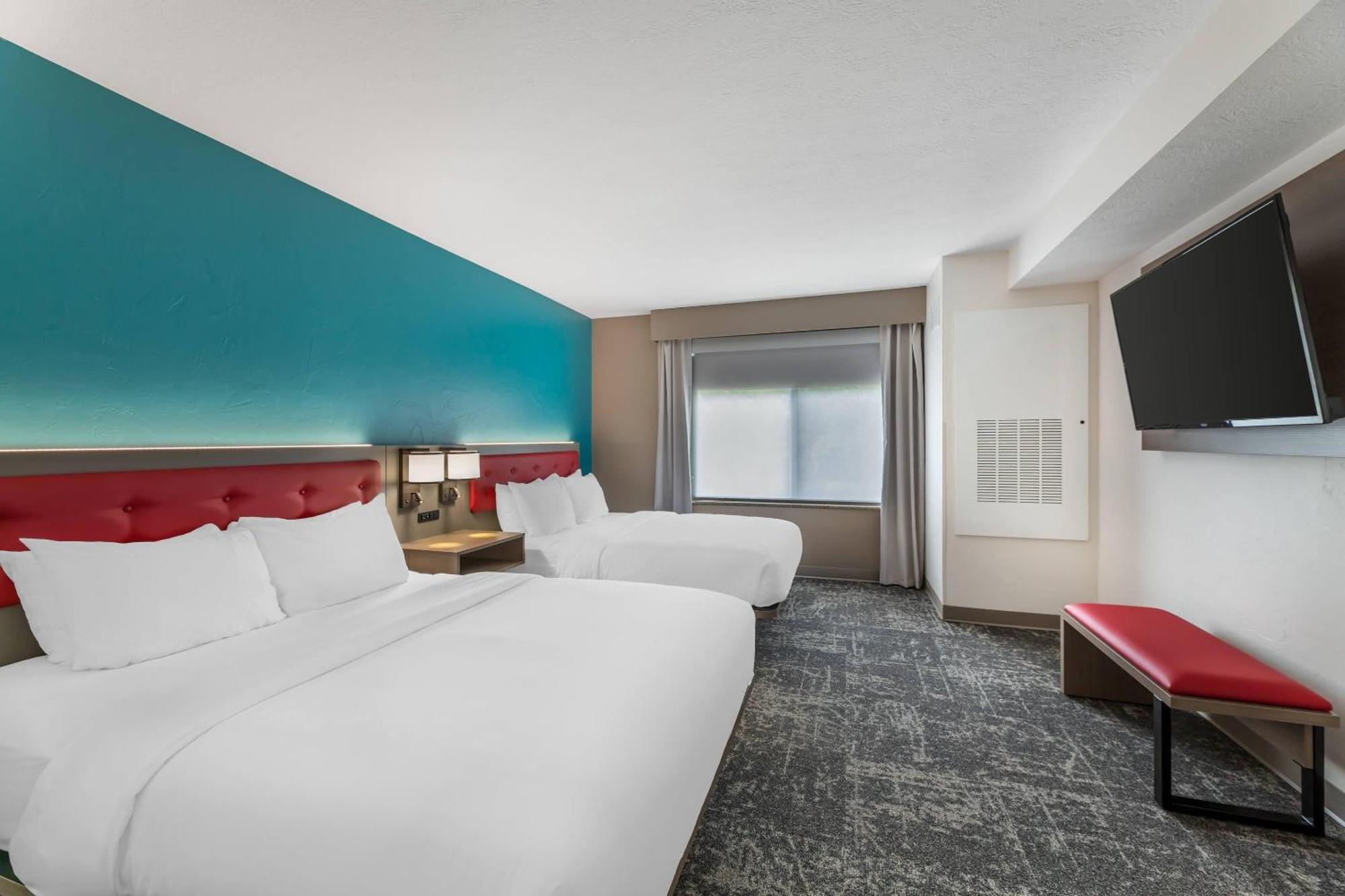 Queen Suite with Two Queen Bed - Non-Smoking