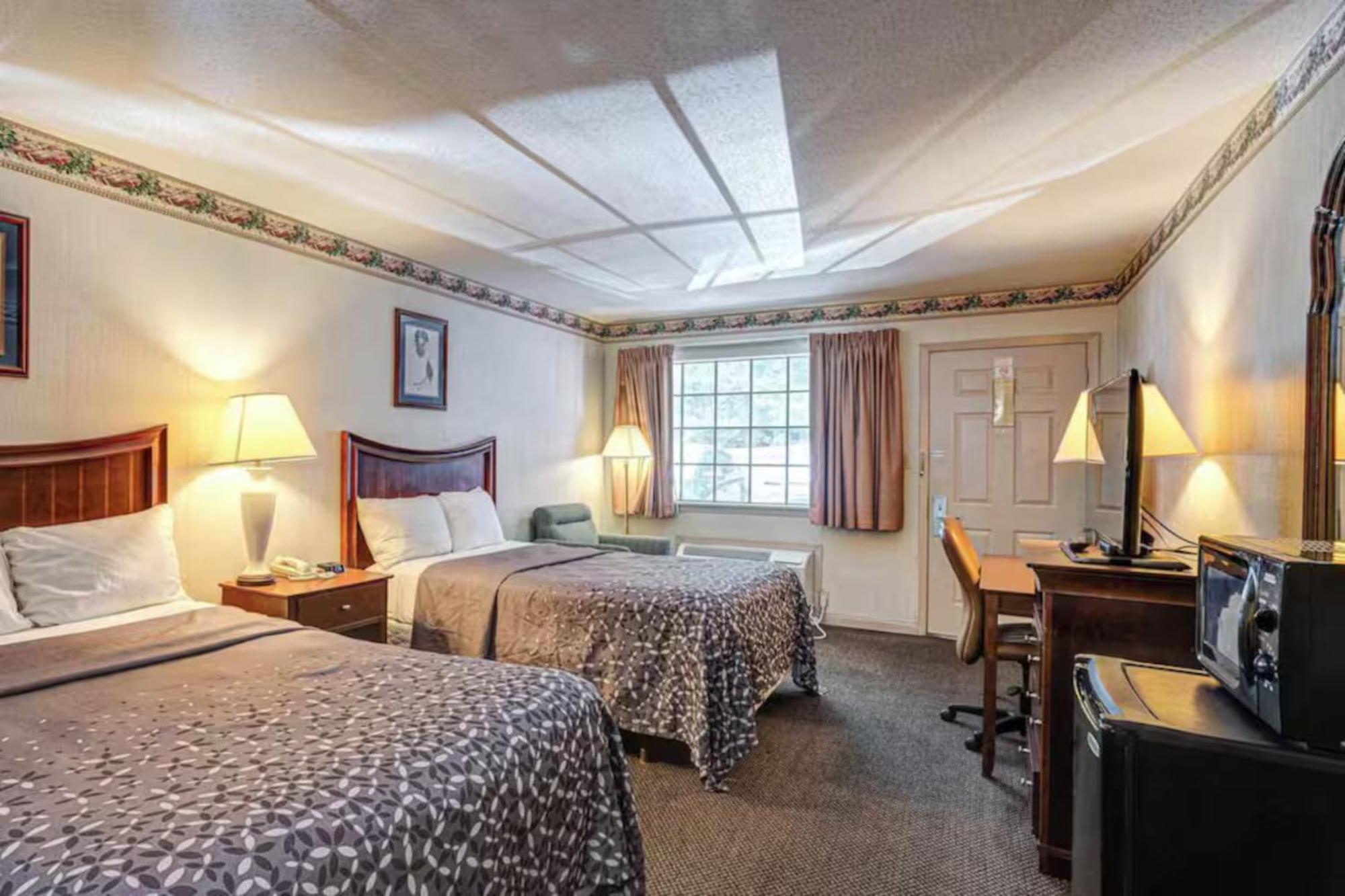 2 Queen Beds Non-Smoking