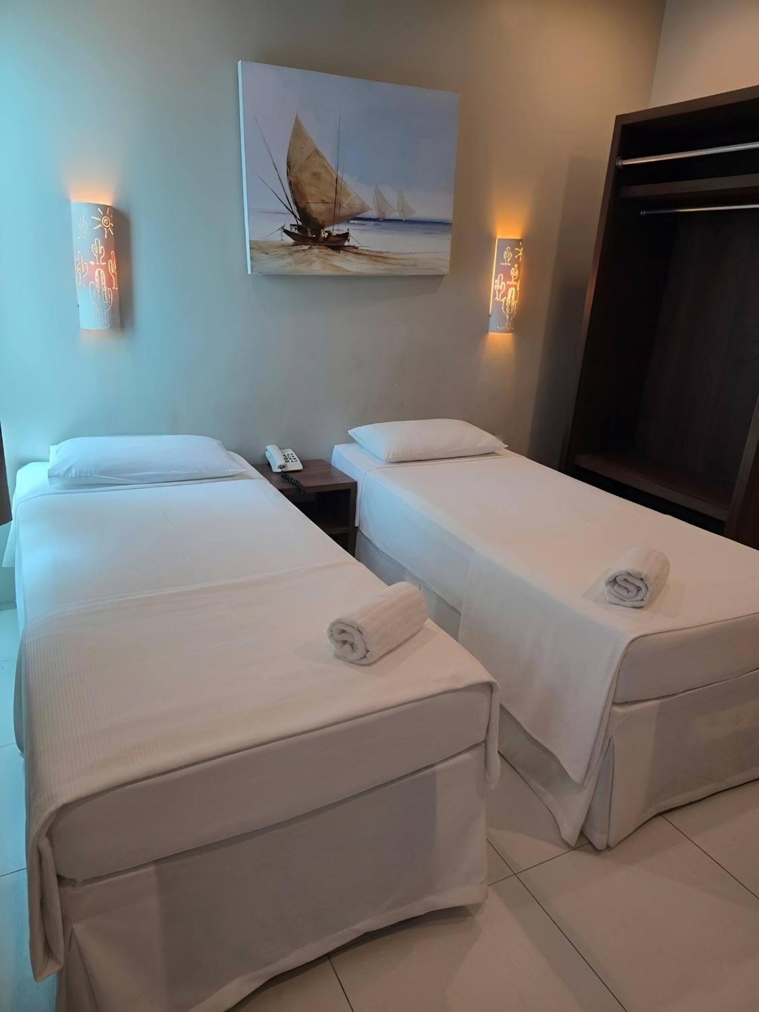 Quarto com 2 Camas de Solteiro