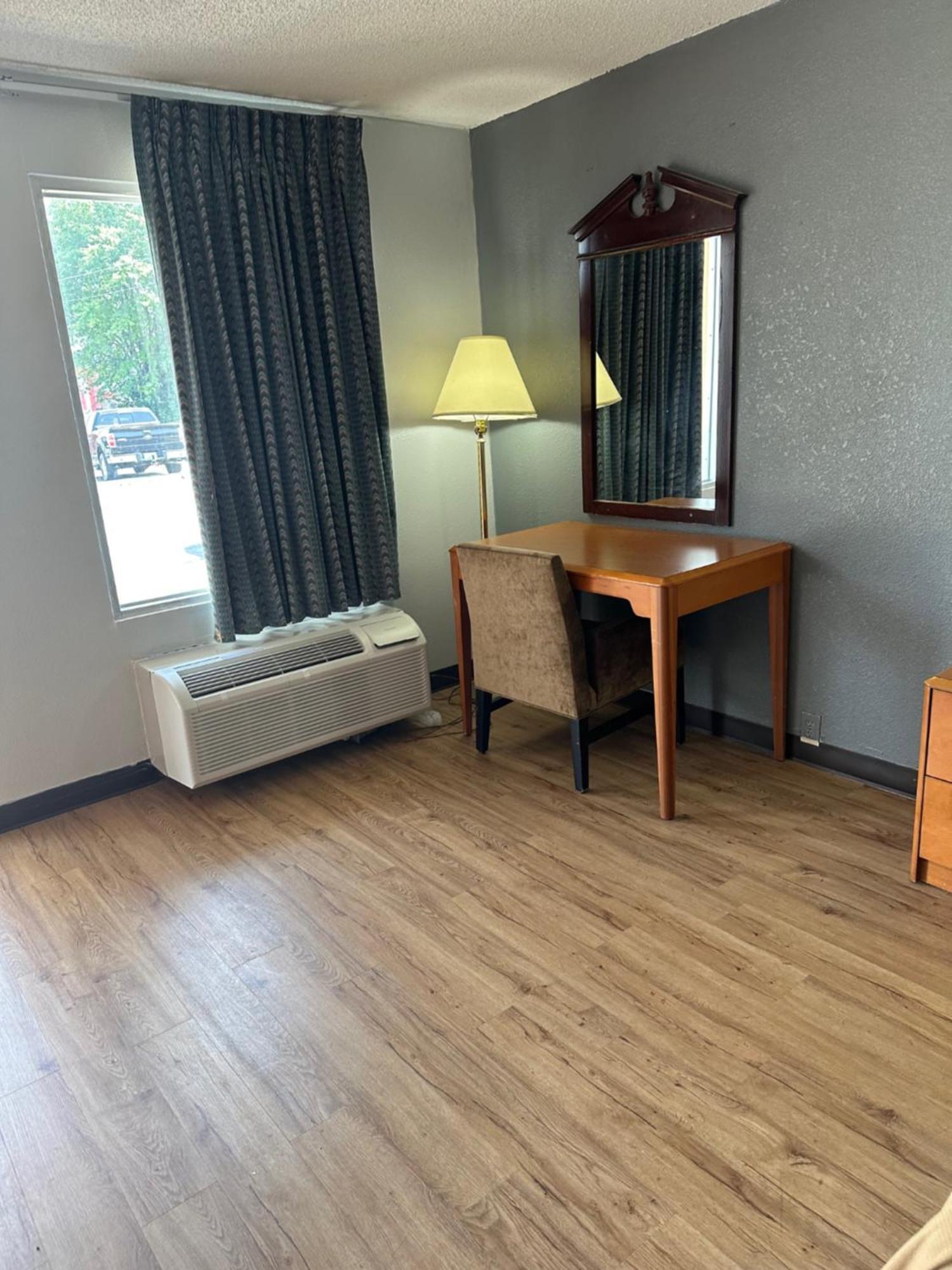 King Room - Non-Smoking
