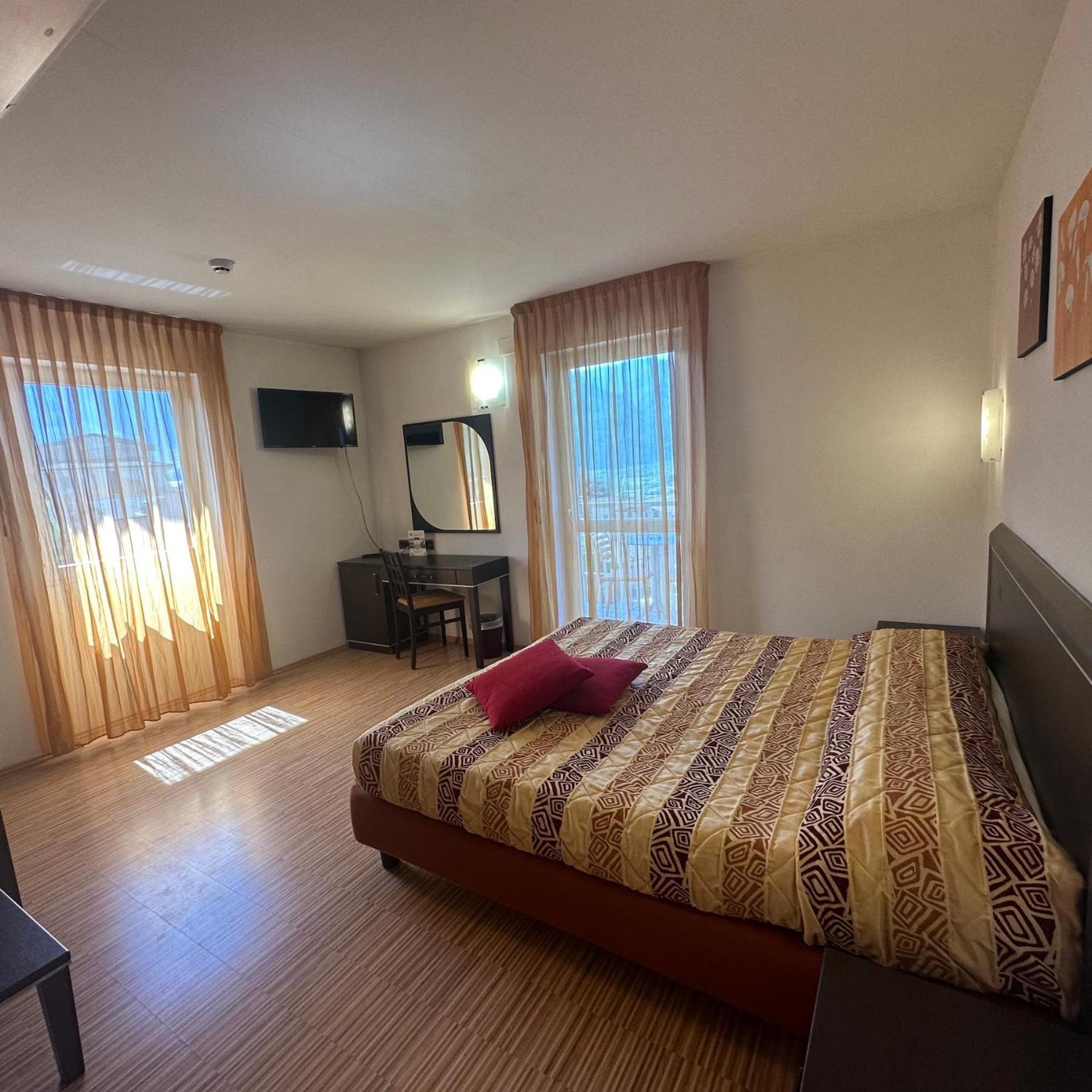 Comfort Triple Room