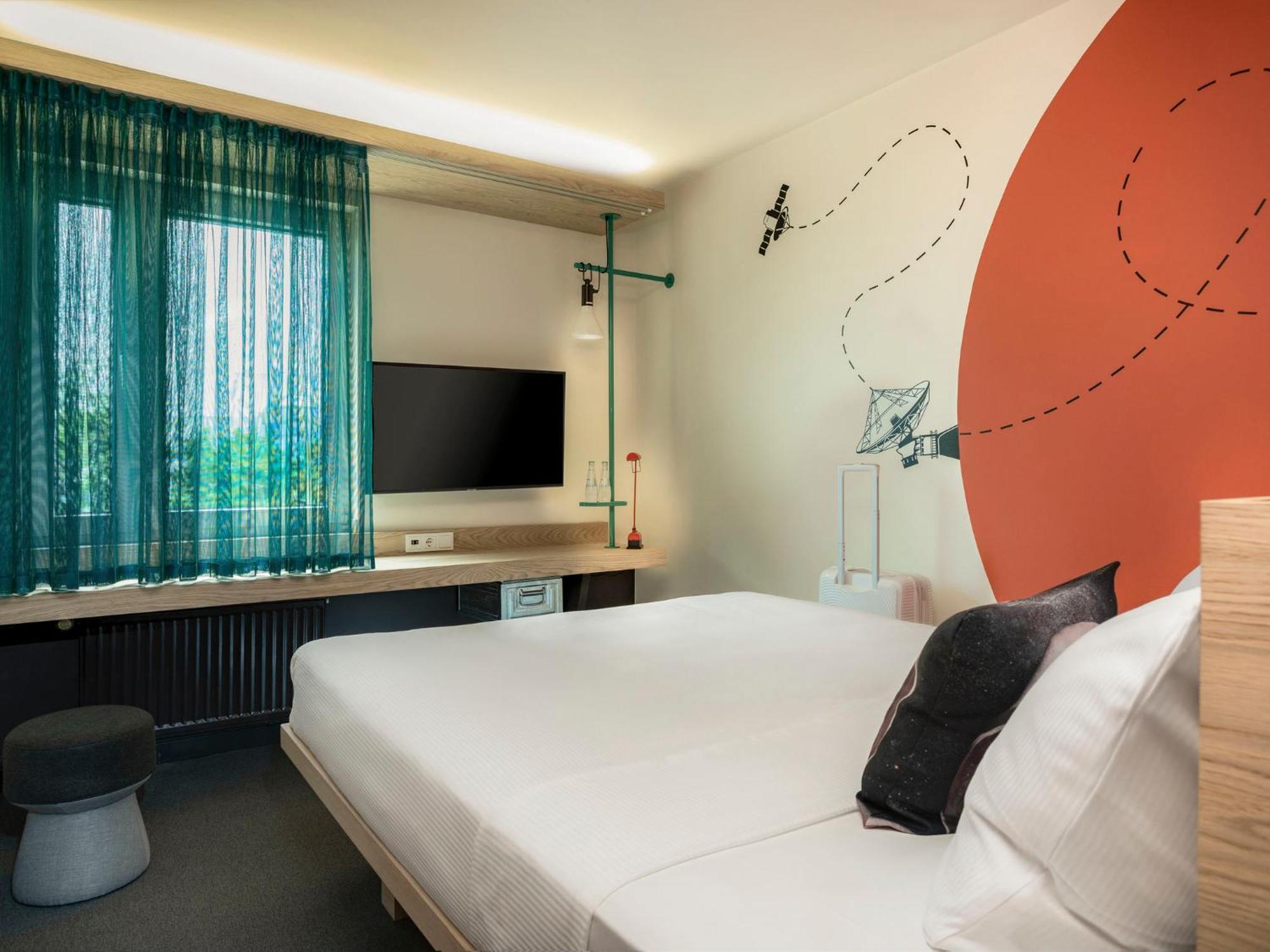 Standard Double Room Queen Bed