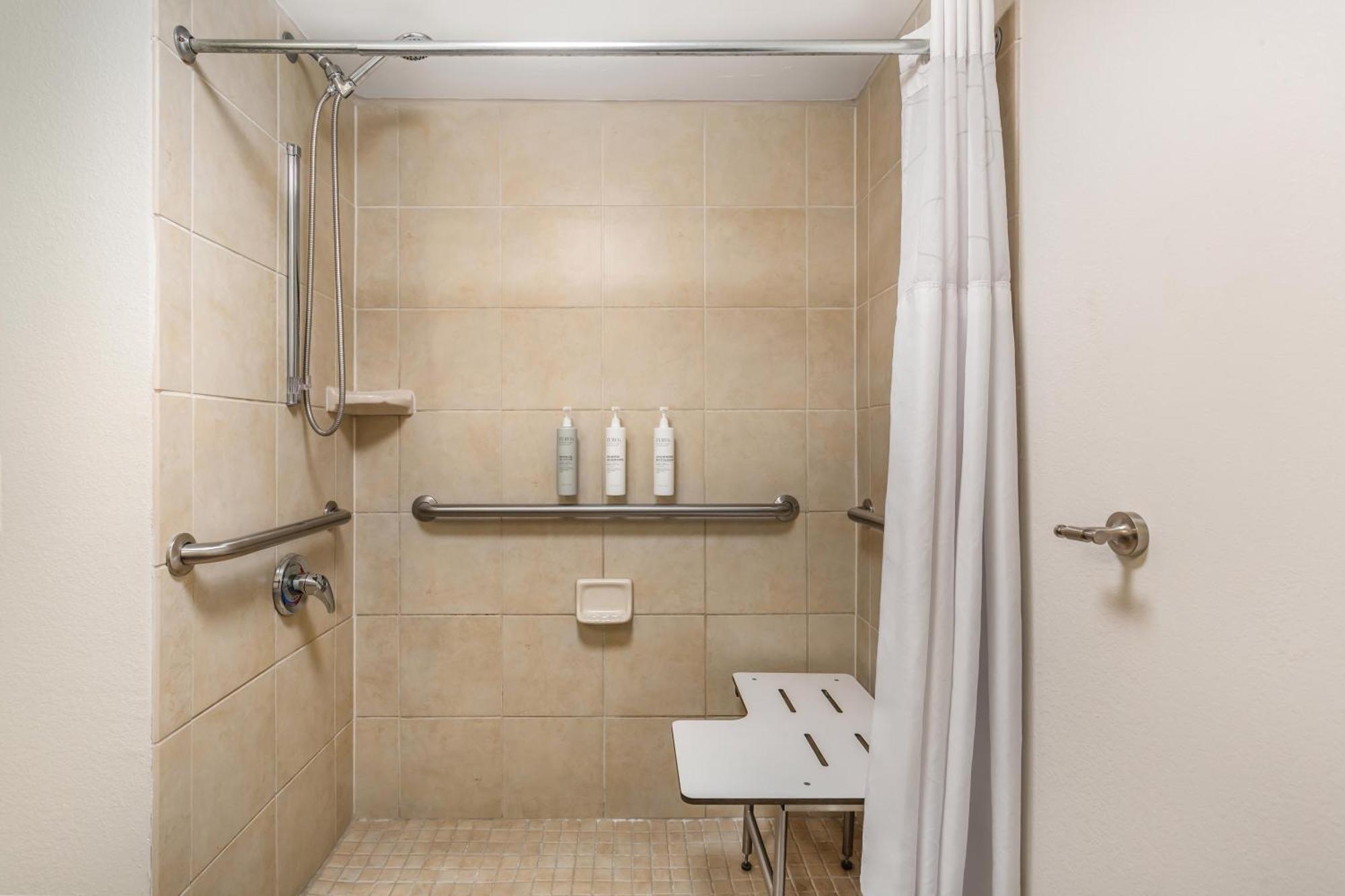 Double Room with Roll-in Shower - Mobility Accessible/Non-Smoking