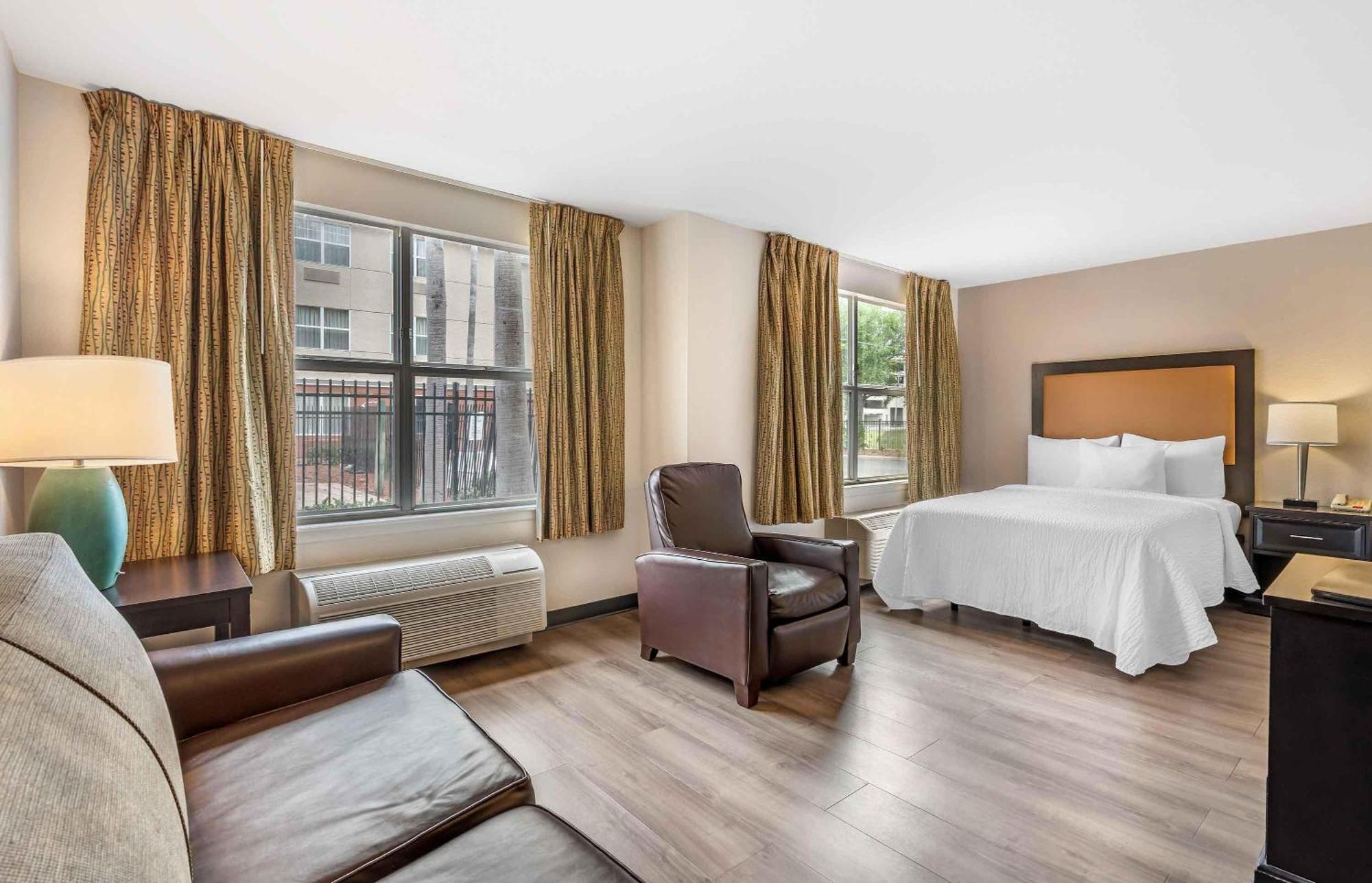 Deluxe Studio 2 Double Beds Non-Smoking