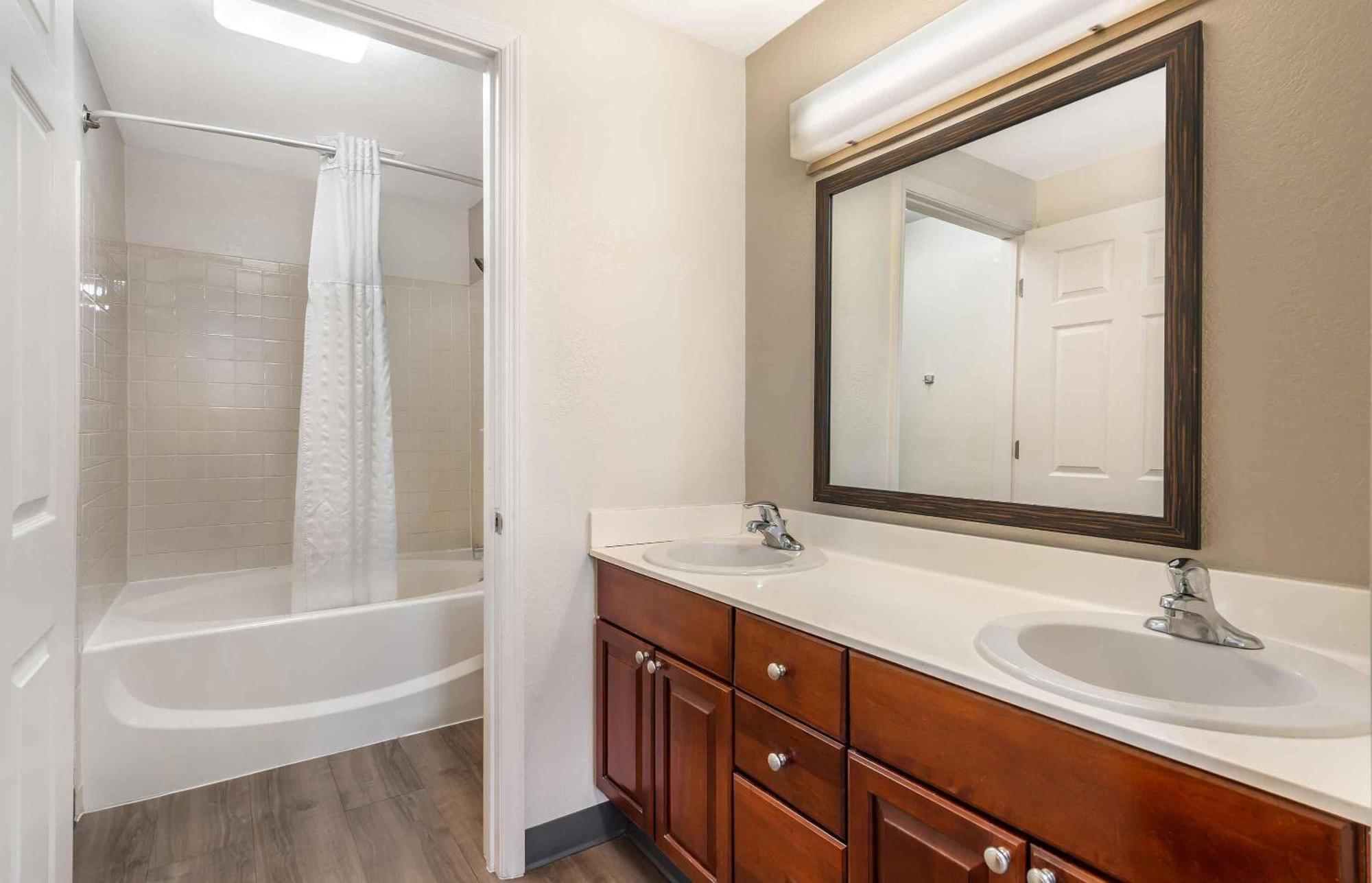 One Bedroom Suite 2 Double Beds Non-Smoking