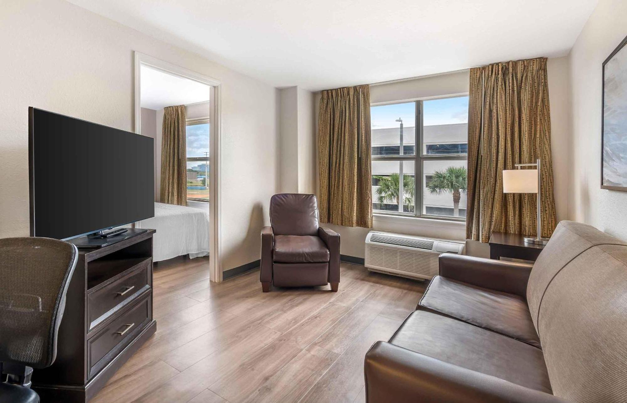 One Bedroom Suite 2 Double Beds Non-Smoking