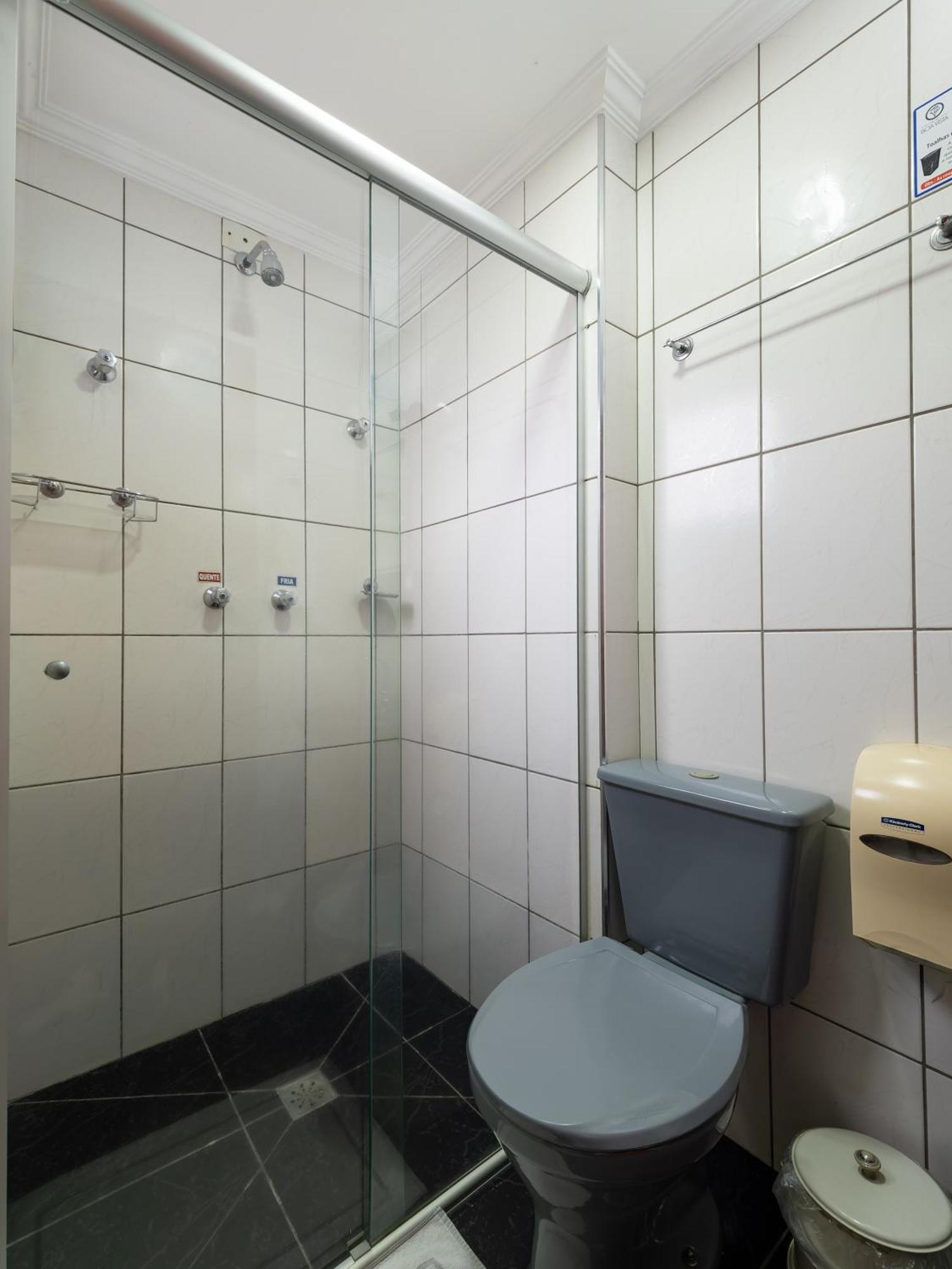 Quarto com 2 Camas de Solteiro
