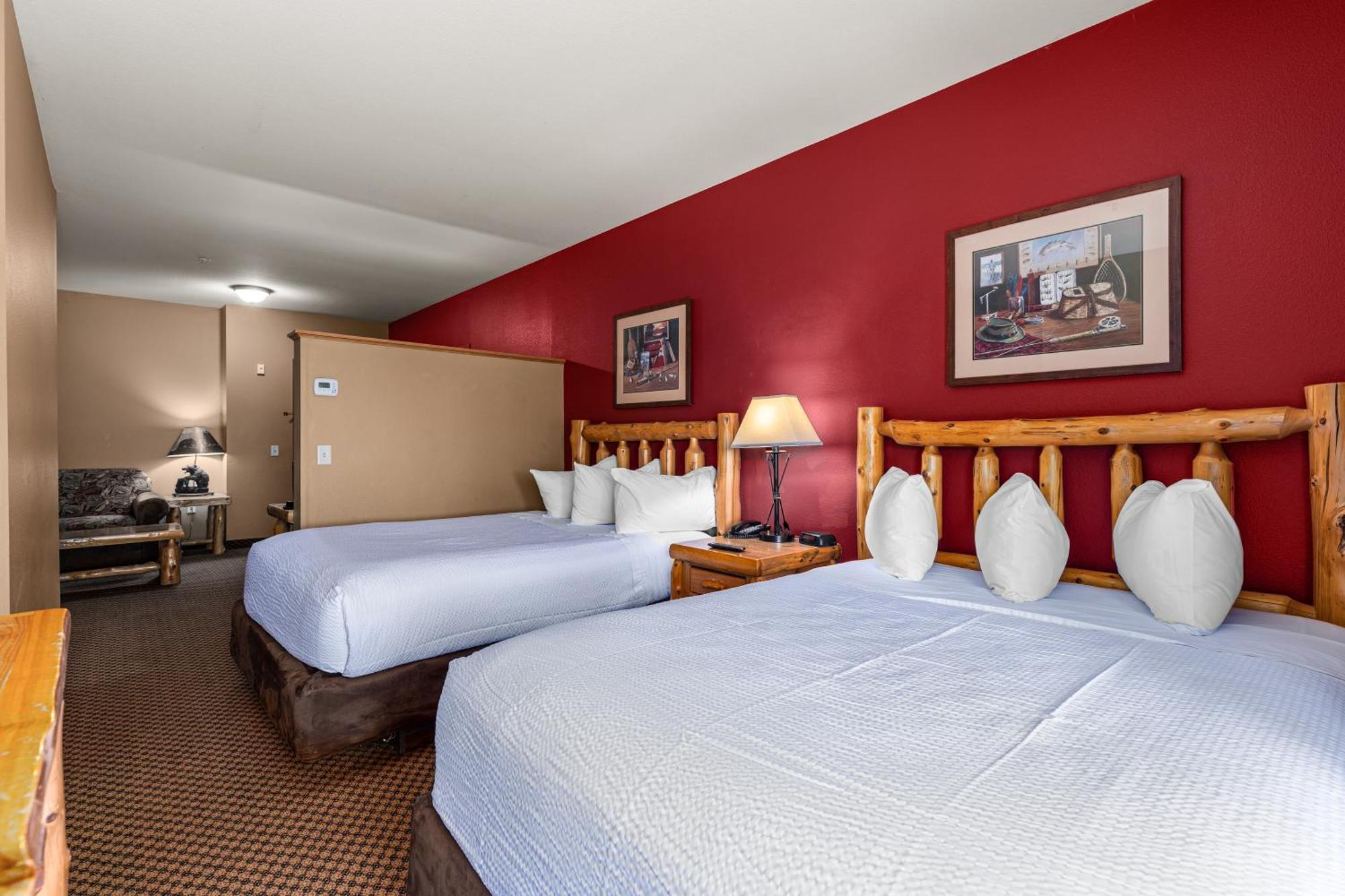 Queen Suite with Two Queen and One Sofa Bed - Non-Smoking