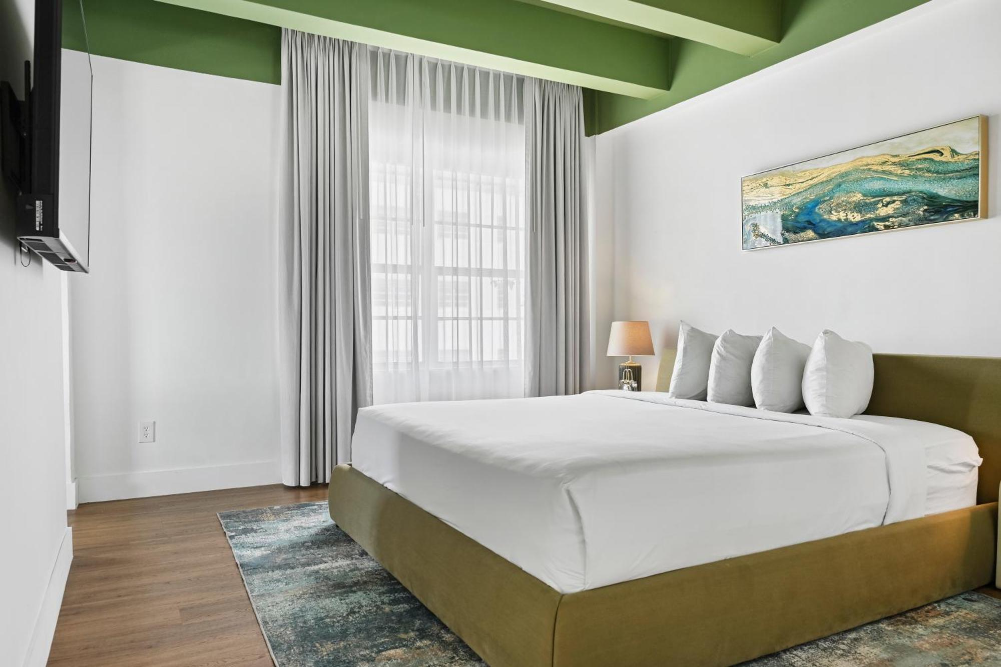 Deluxe Suite
