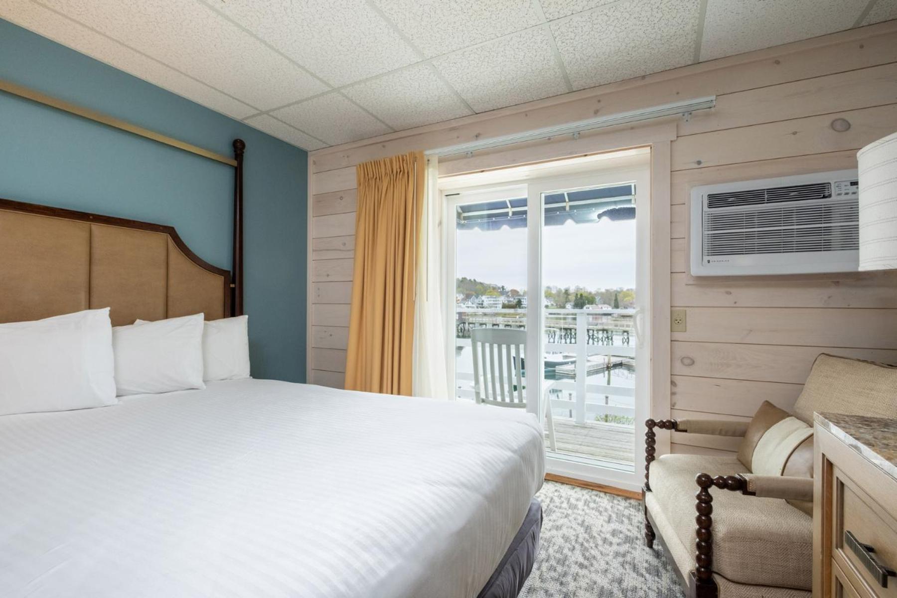 Two Queen Beds Deluxe