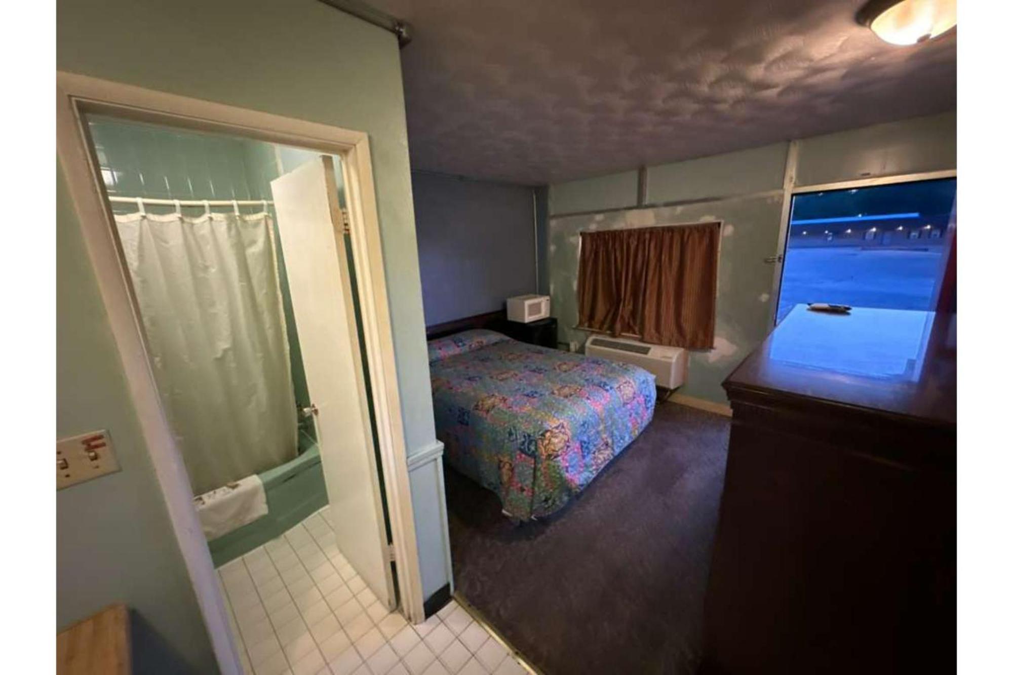 Single Bed Smoking