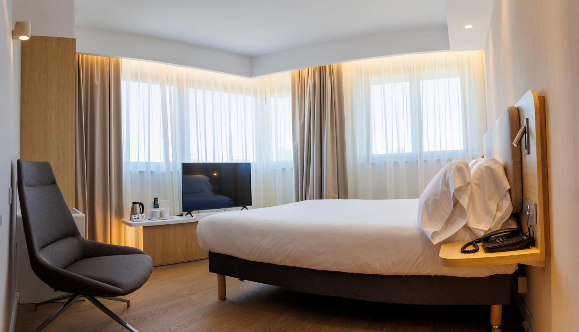 Standard Queen Room