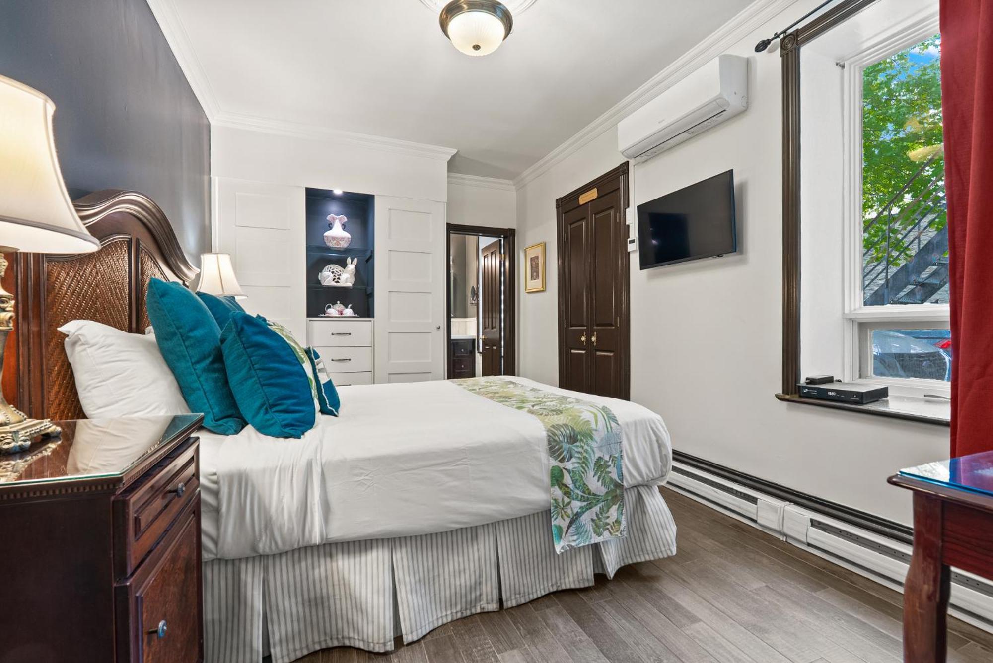 Queen Suite