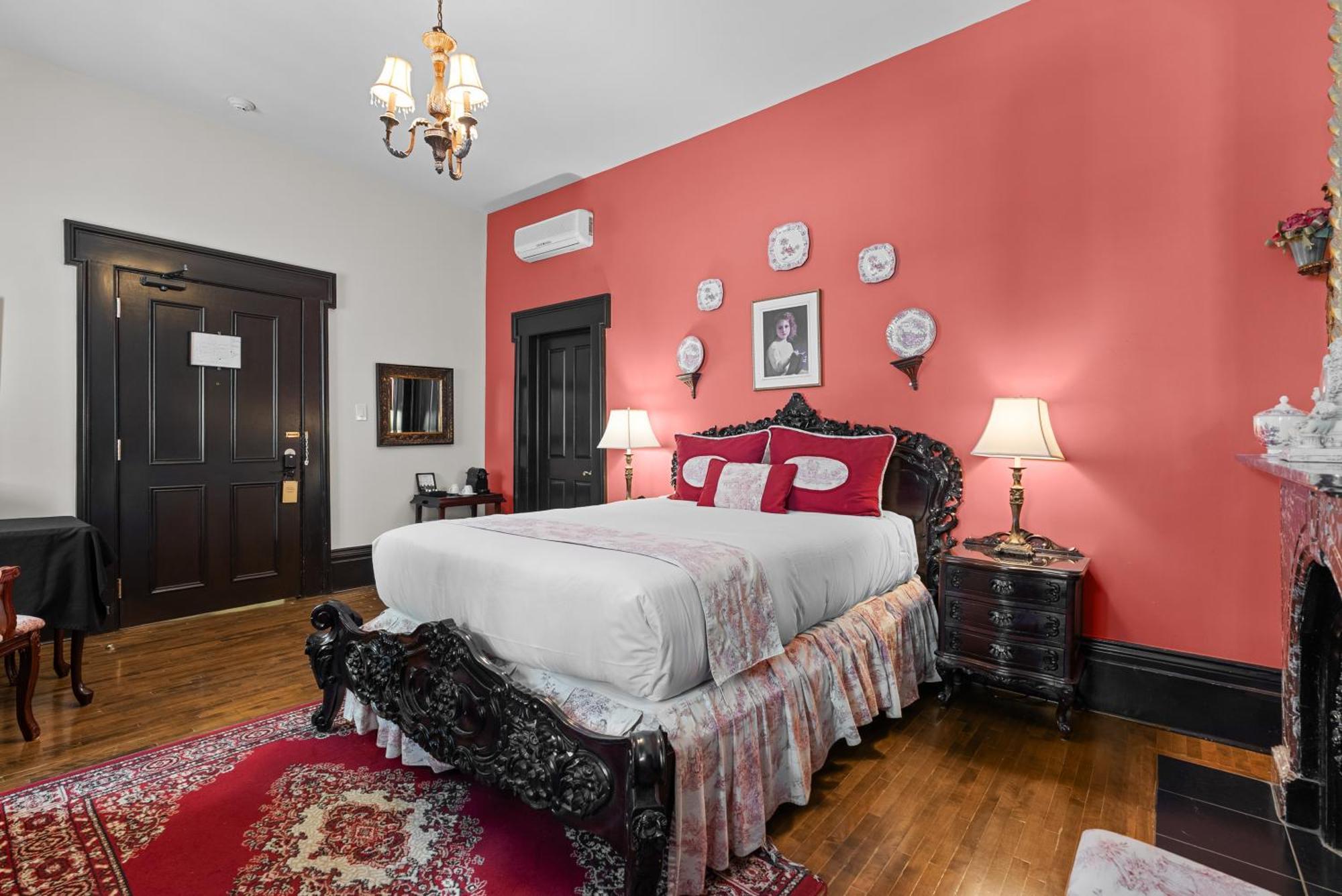 Prestige Queen Room Lower Floors
