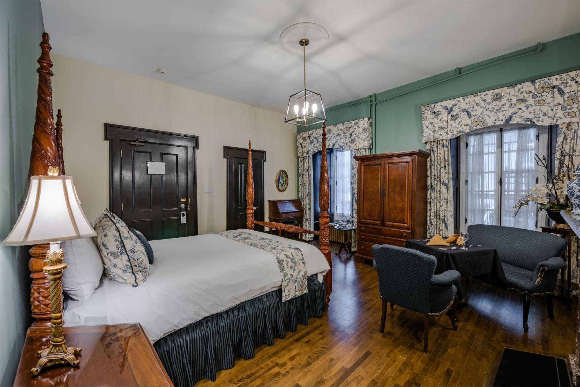 Prestige Queen Room Lower Floors