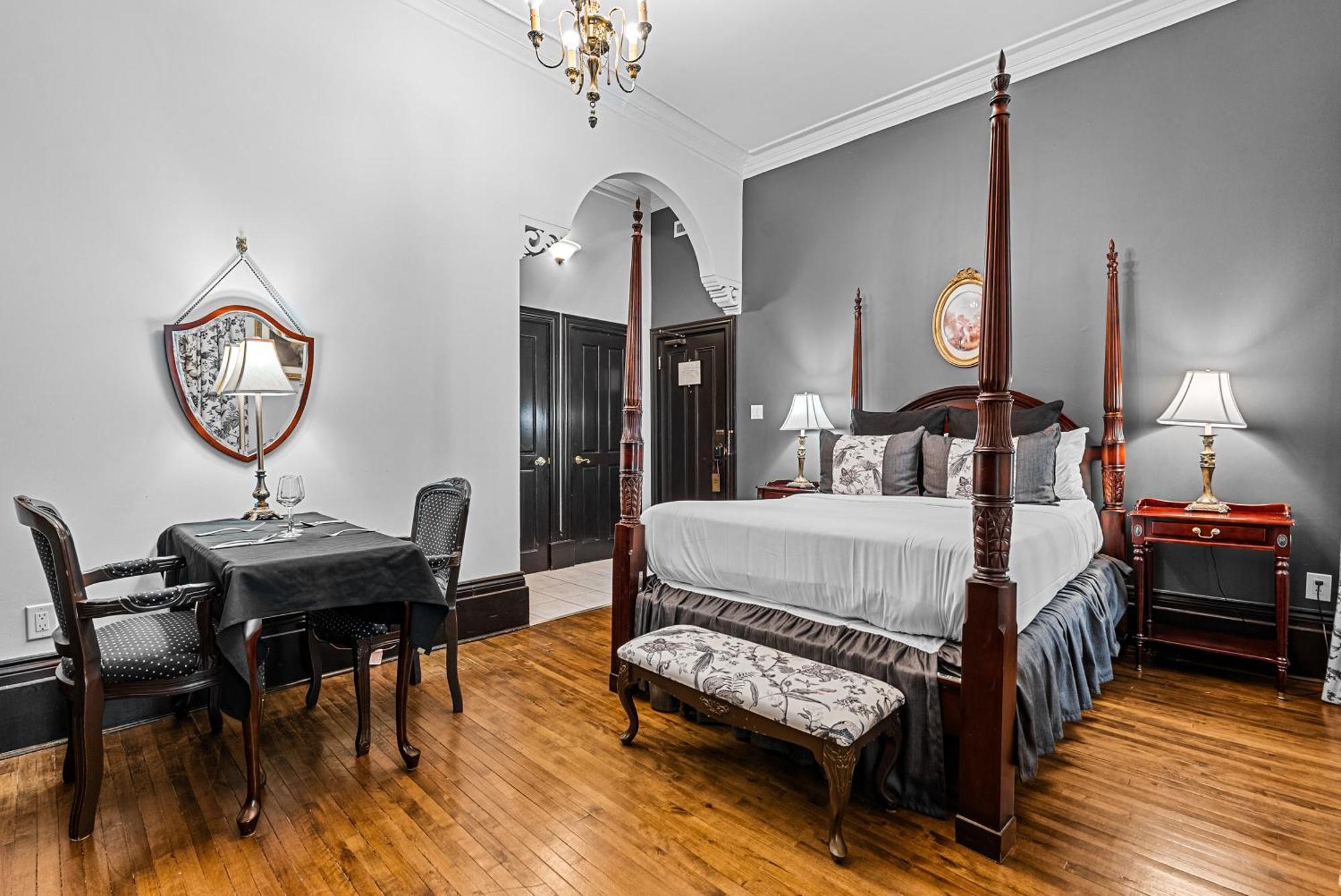 Prestige Queen Room Lower Floors