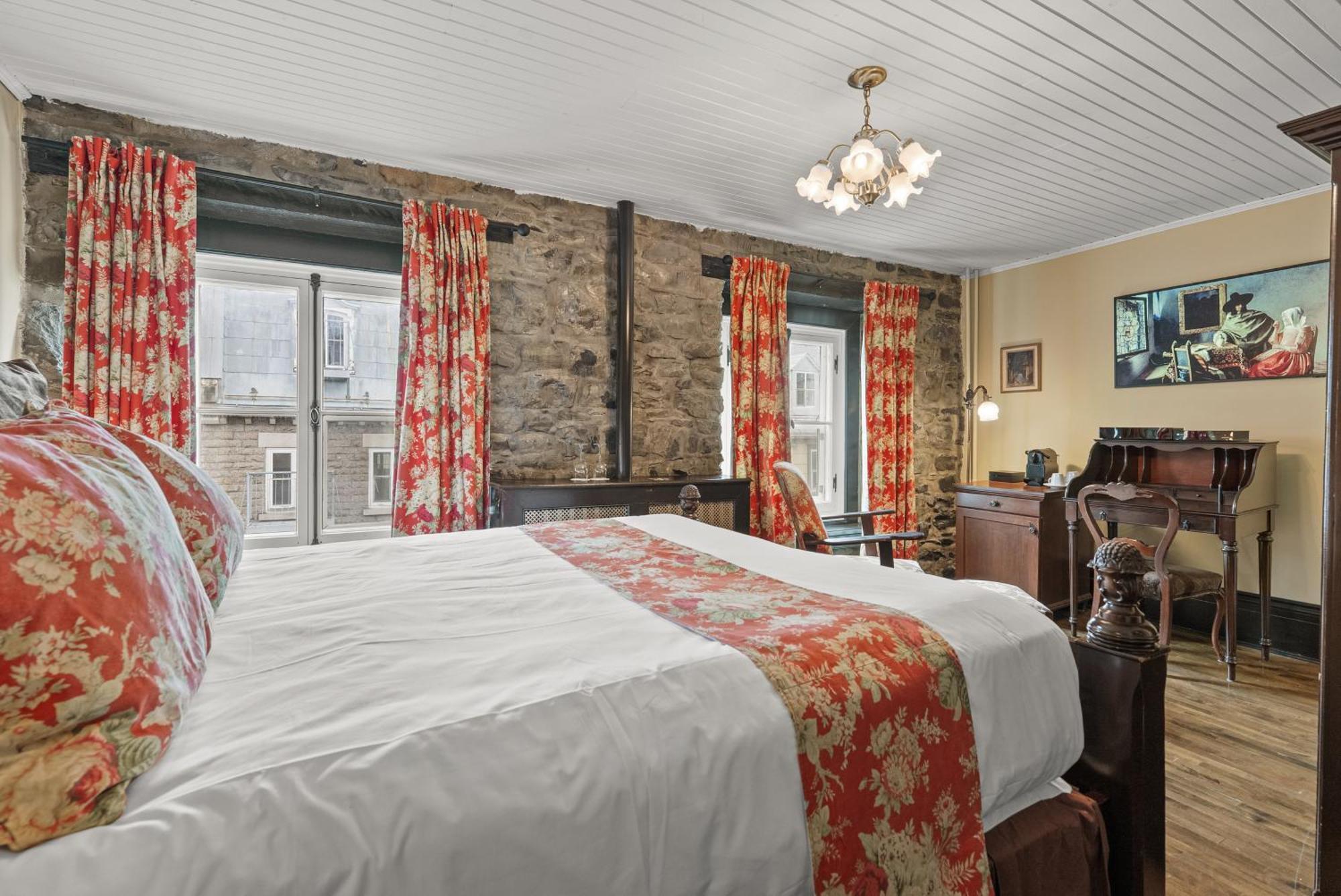 Classic Queen Room Third Floor