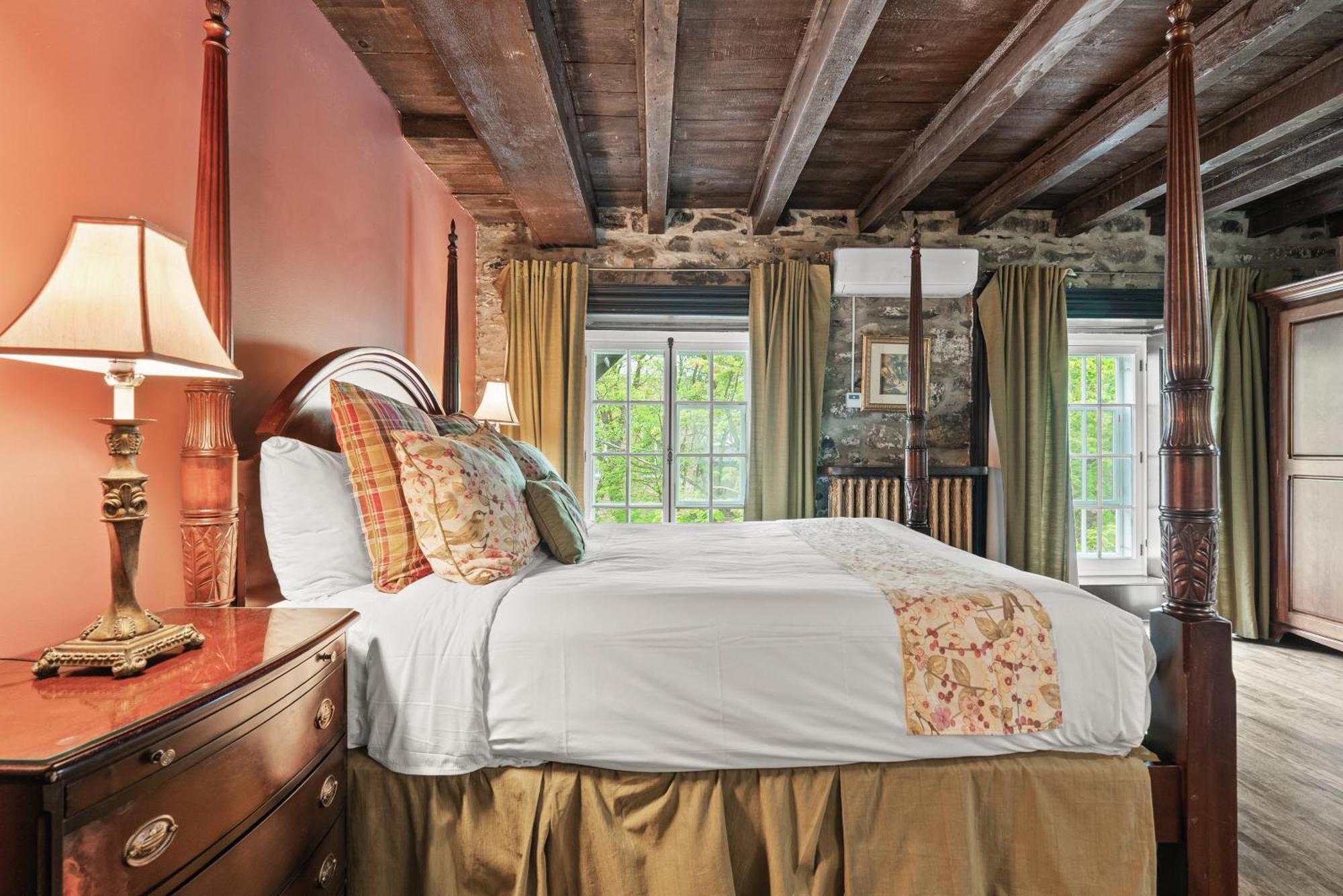 Classic Queen Room Third Floor