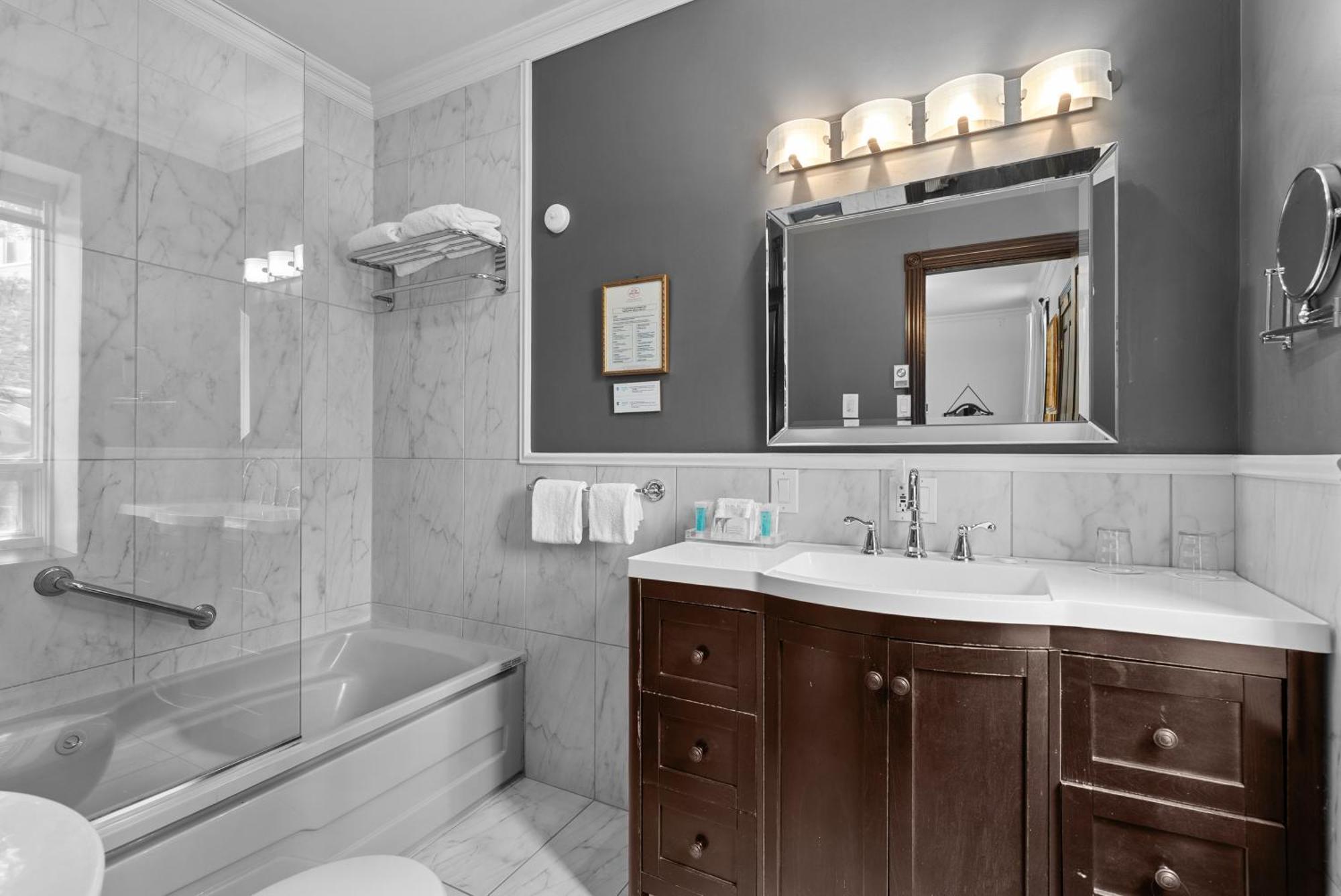 Queen Suite