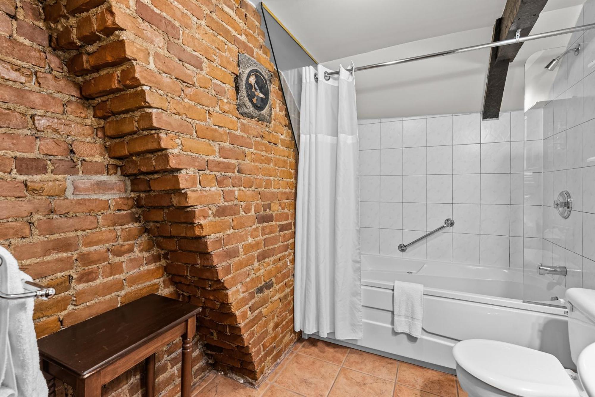 Chambre Lit Queen-Size Supérieure – Quatrième Étage