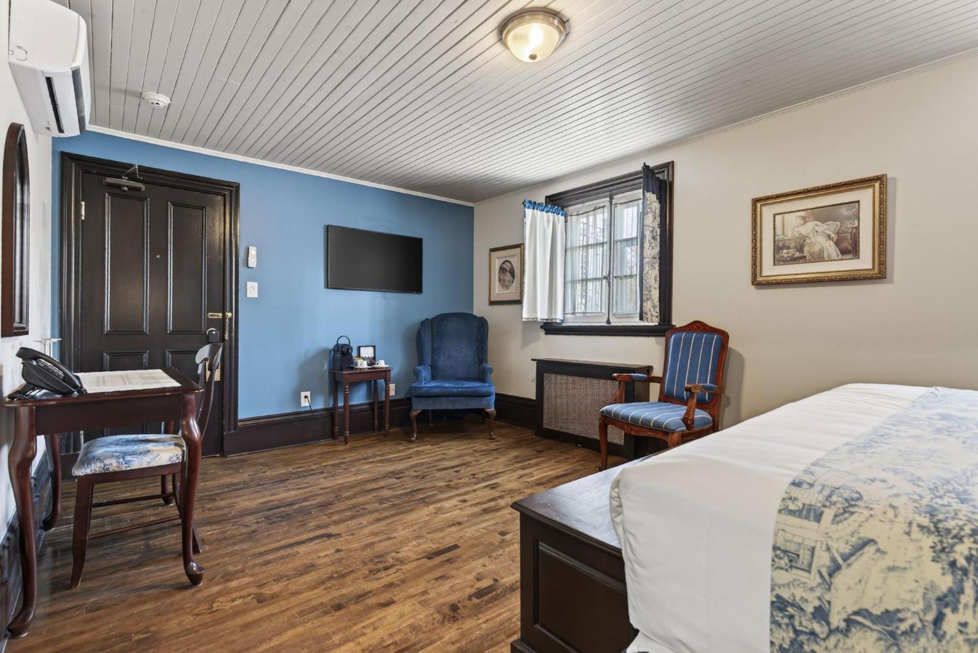 Superior Queen Room Fourth Floor