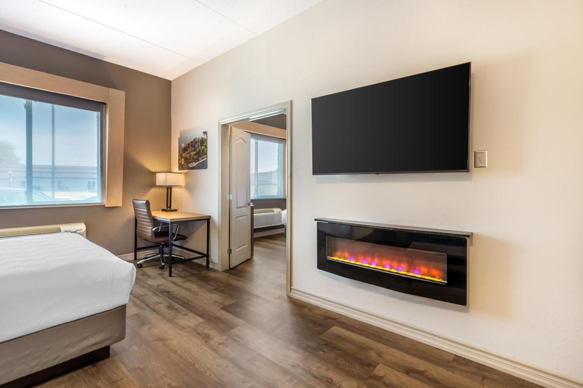 Family Suite One King One Queen Bed Sofa Bed Fireplace or Non-Smoking