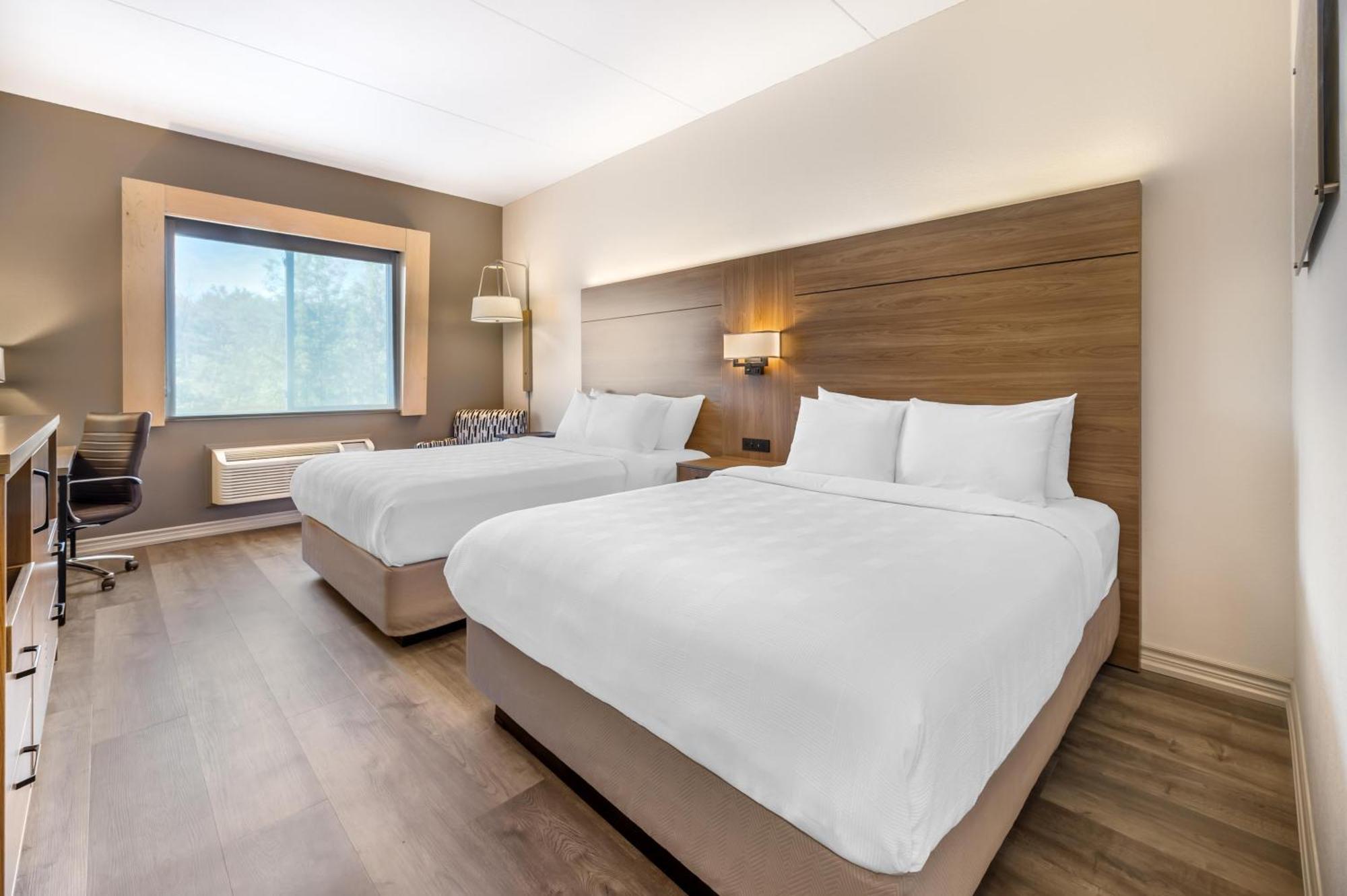 Queen Room Two Queen Beds Word Desk Non-Smoking