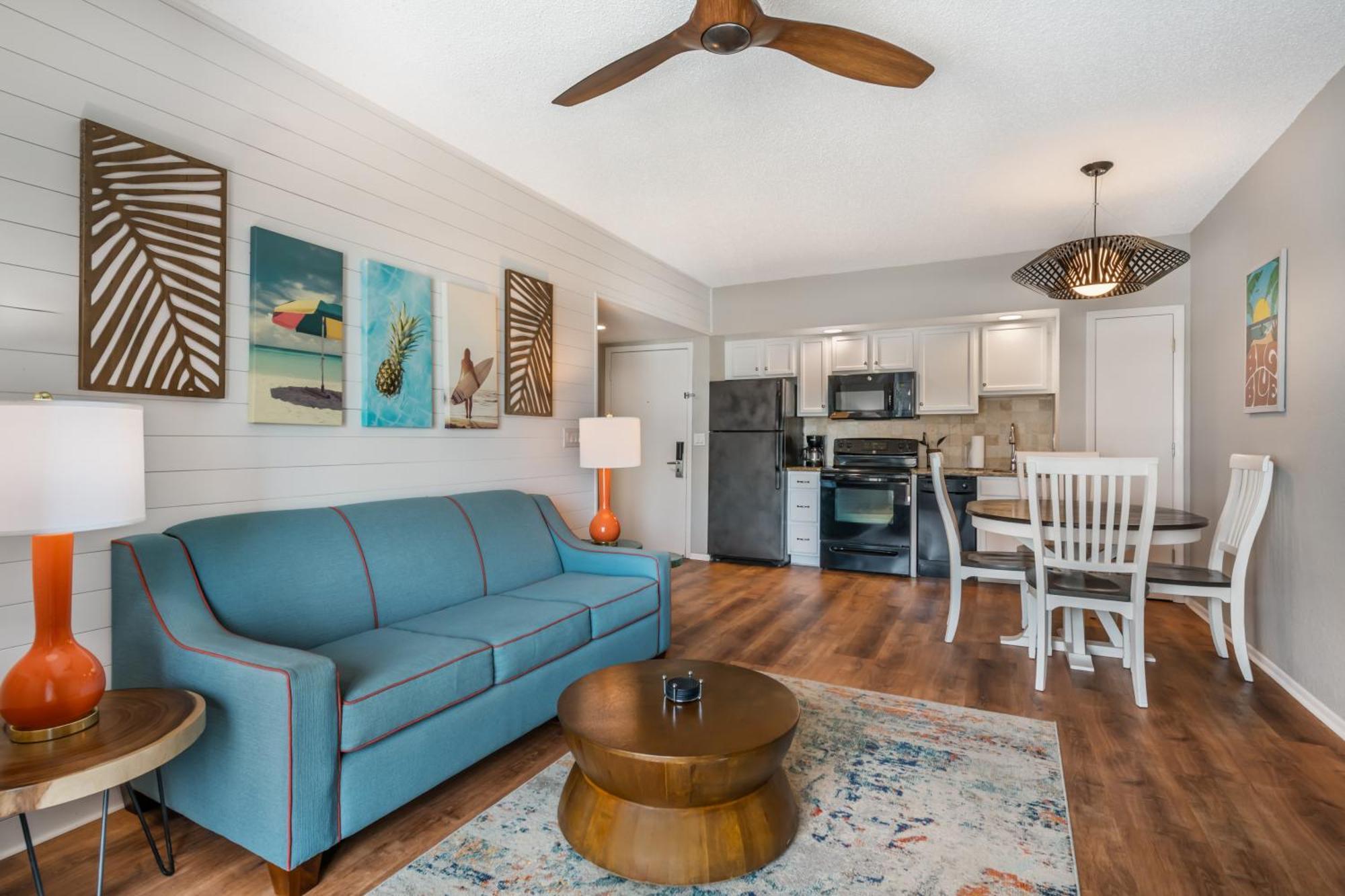 1 Bedroom Queen Bed Partial Ocean View
