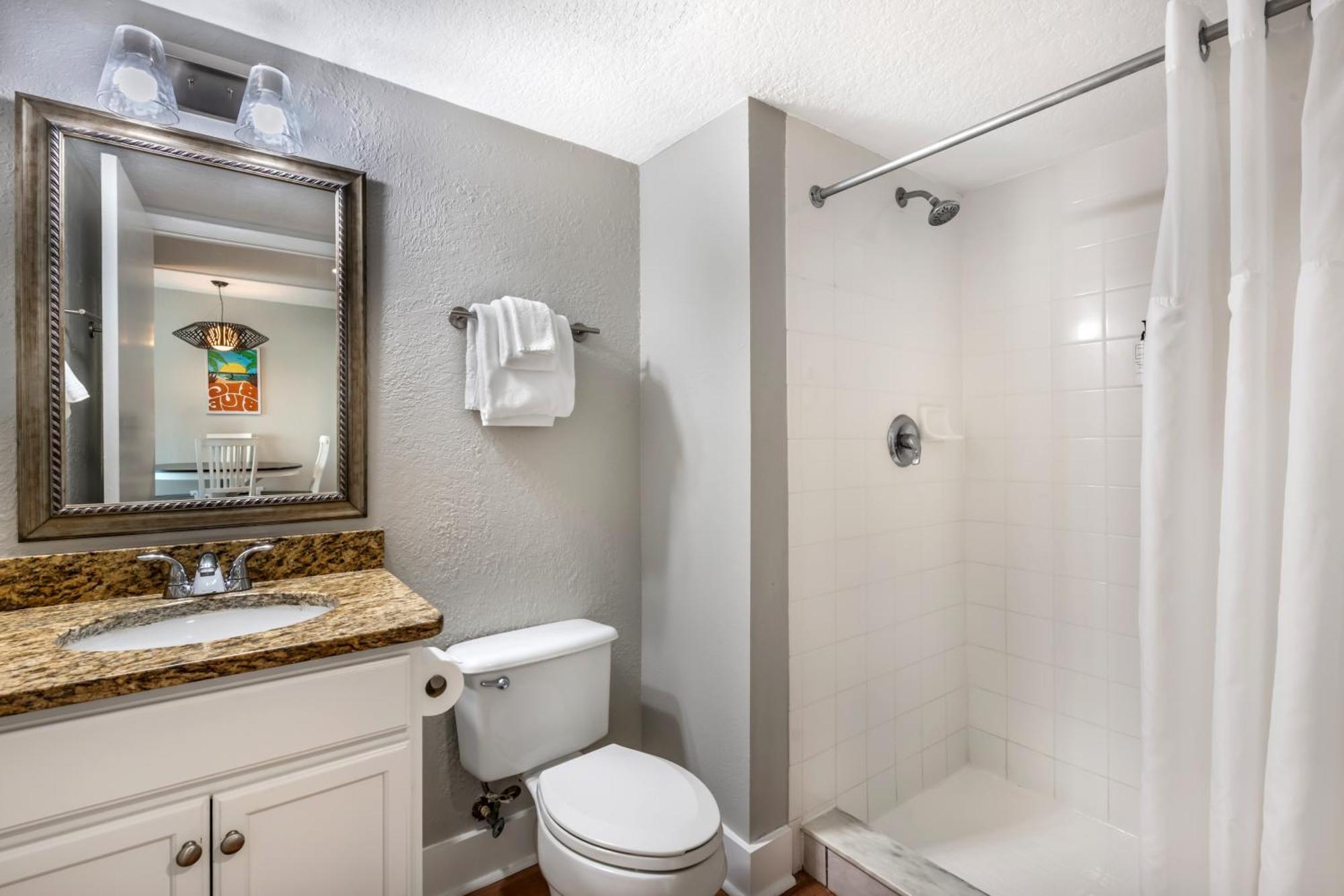 1 Bedroom Queen Bed Partial Ocean View