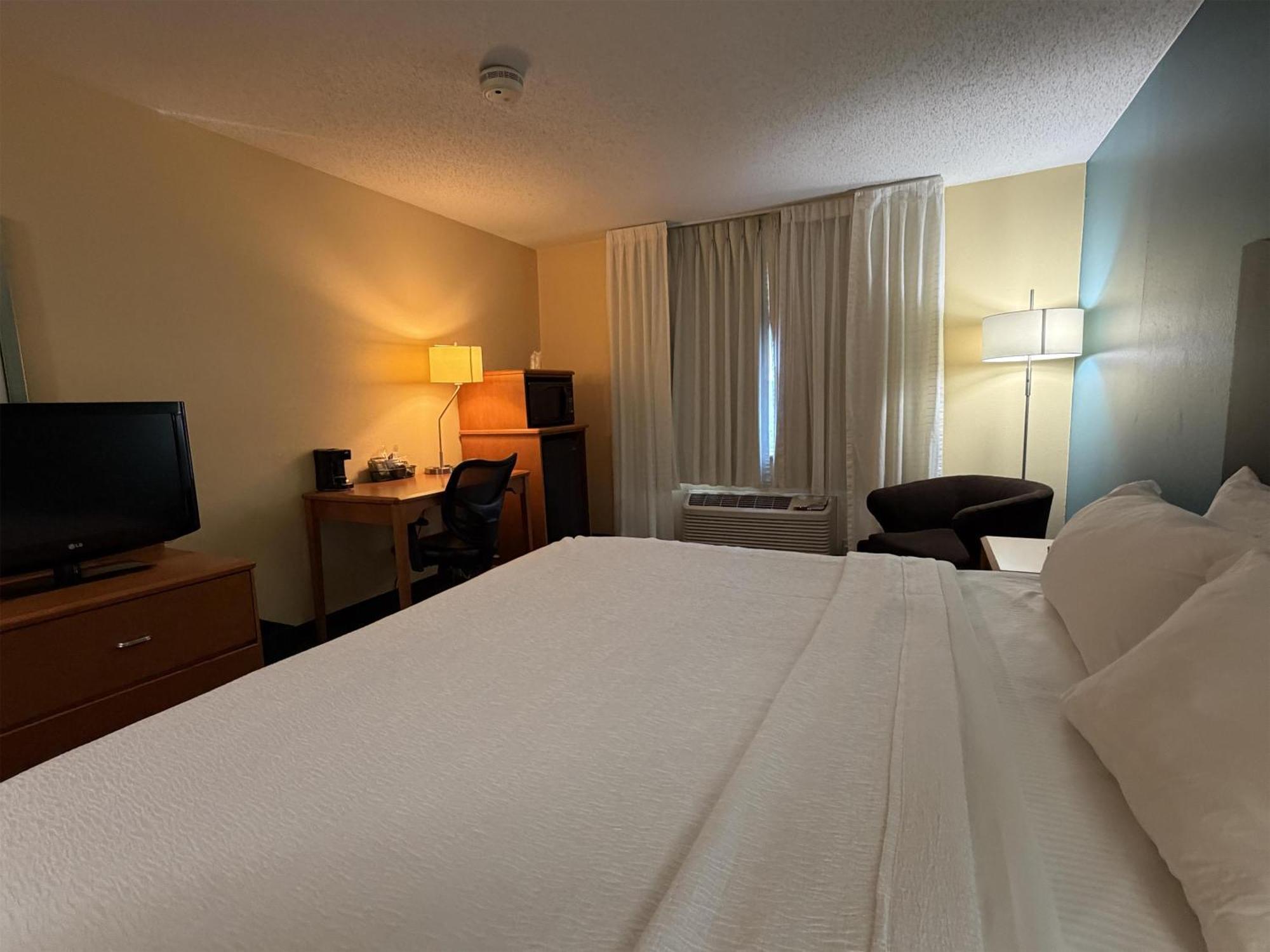 King Room with Bath Tub - Disability Access/Non-Smoking