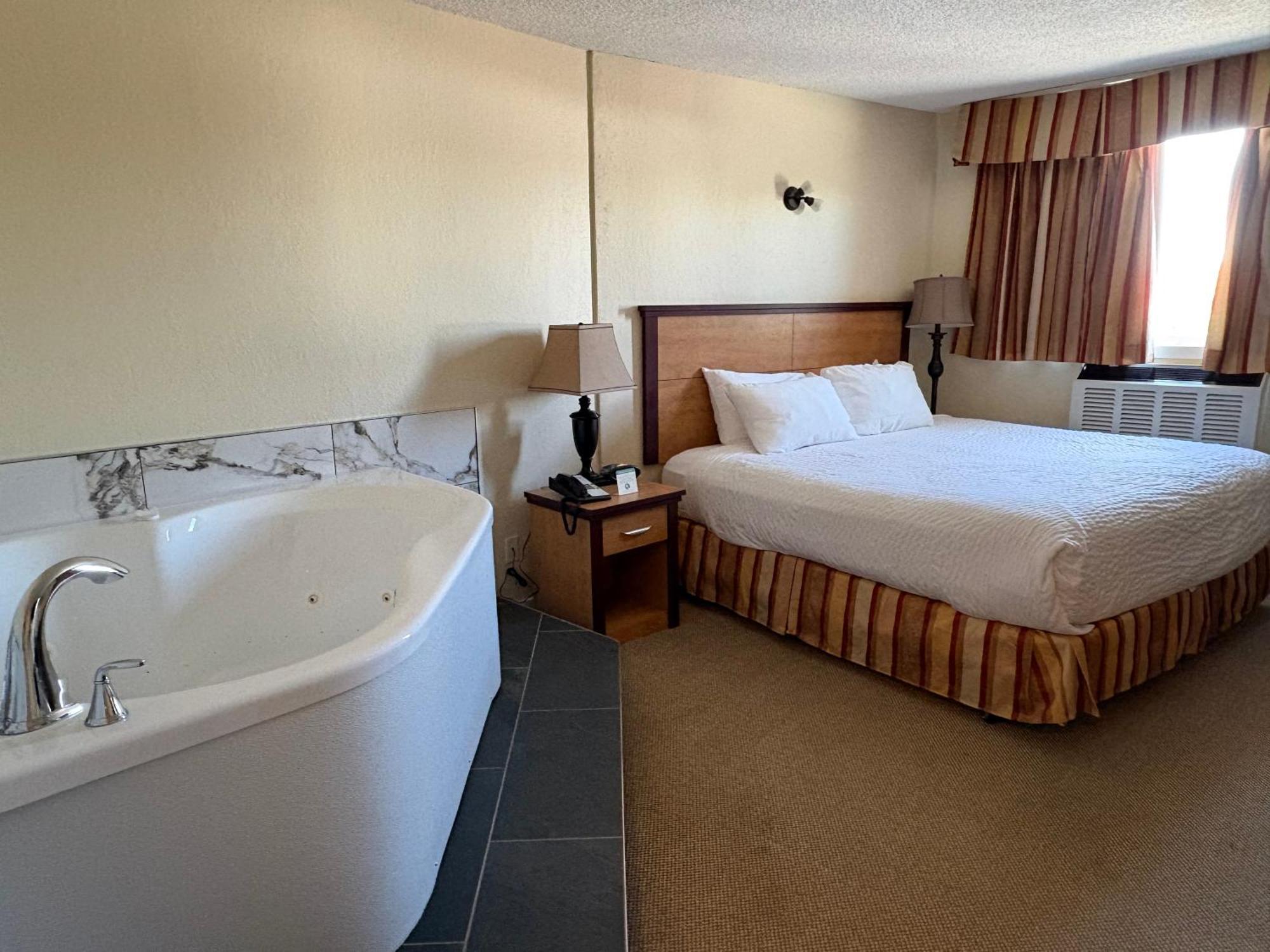 Deluxe King Suite