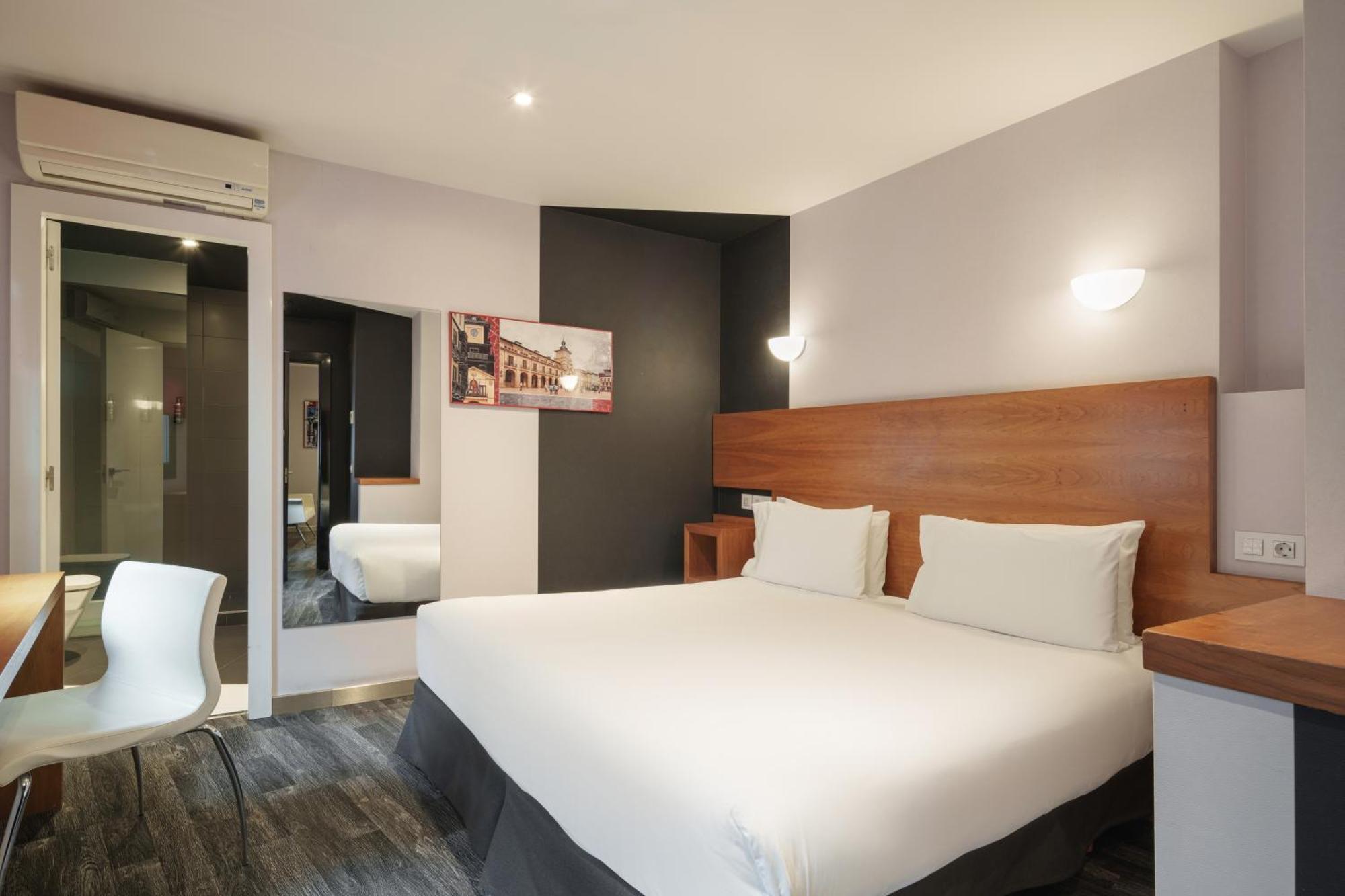 Superior Double or Twin Room Living Room