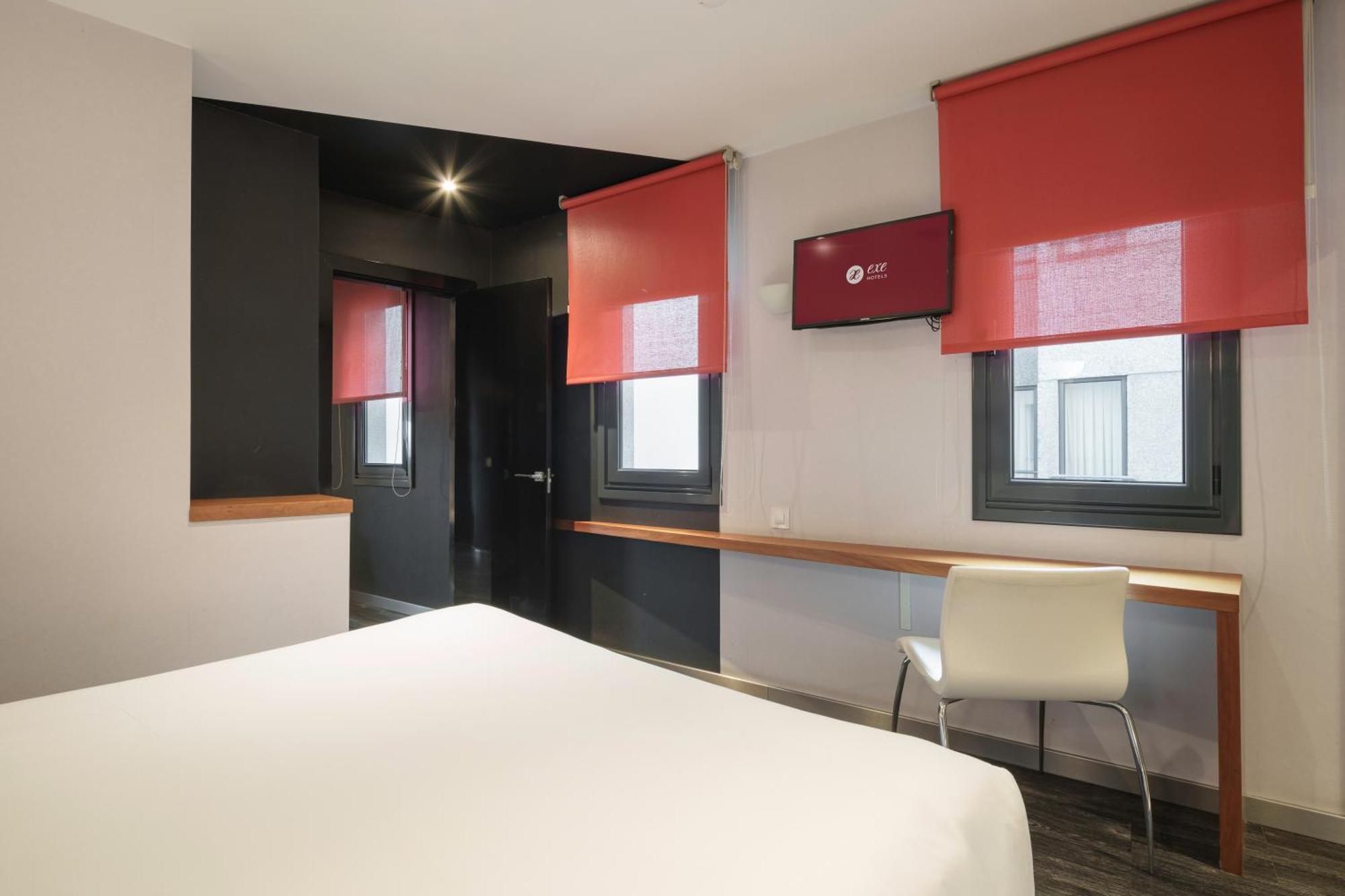 Superior Double or Twin Room Living Room