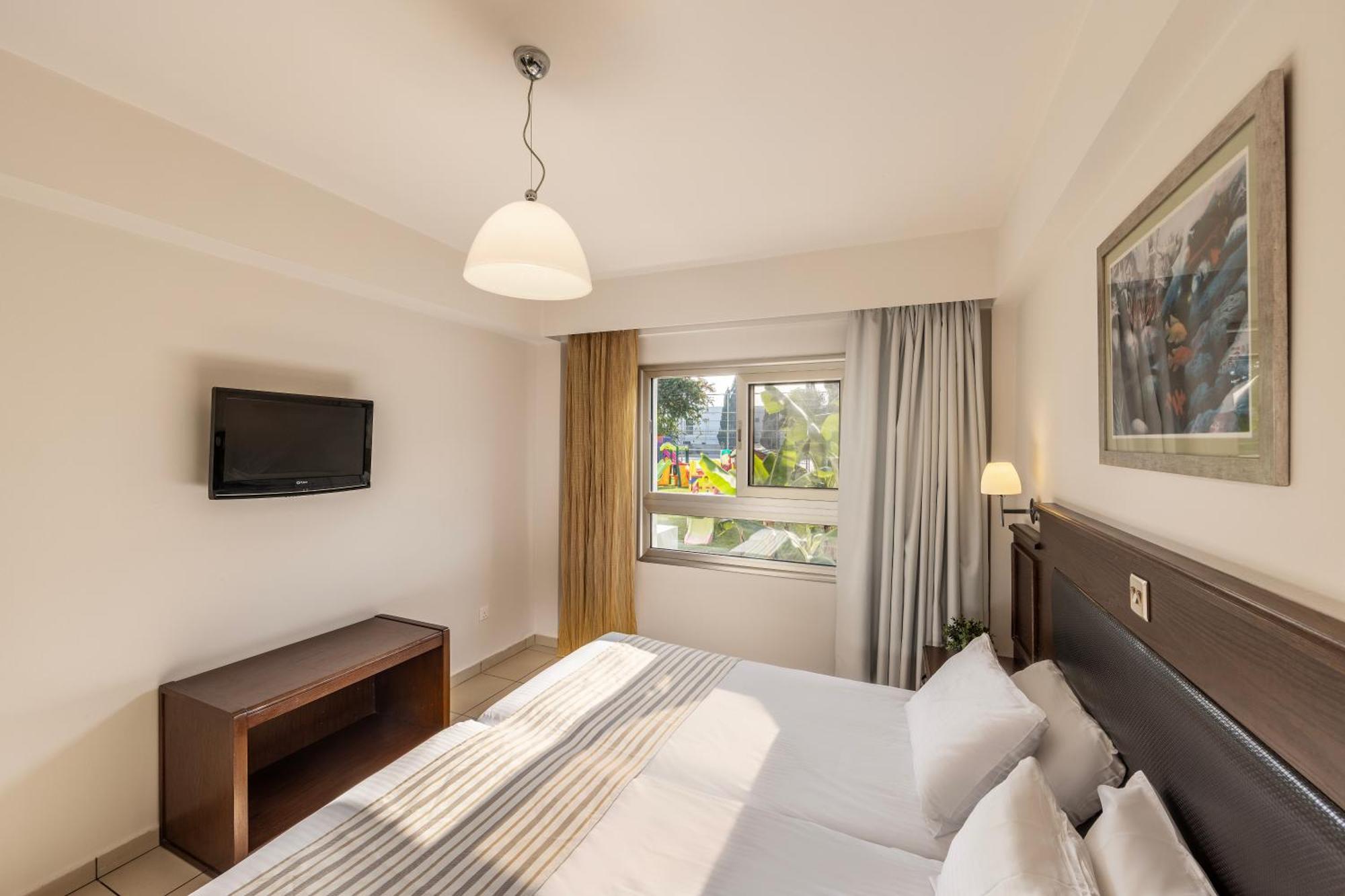 Superior One-Bedroom Apartment