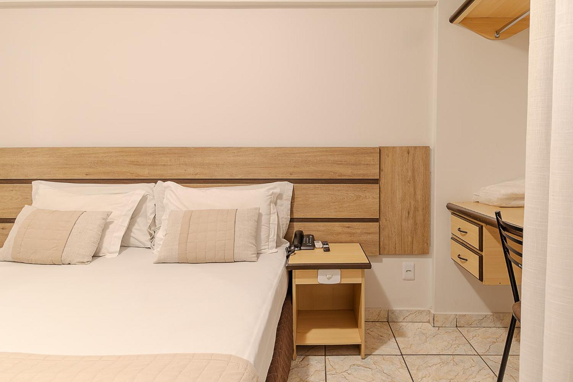 Deluxe Double Room Shower