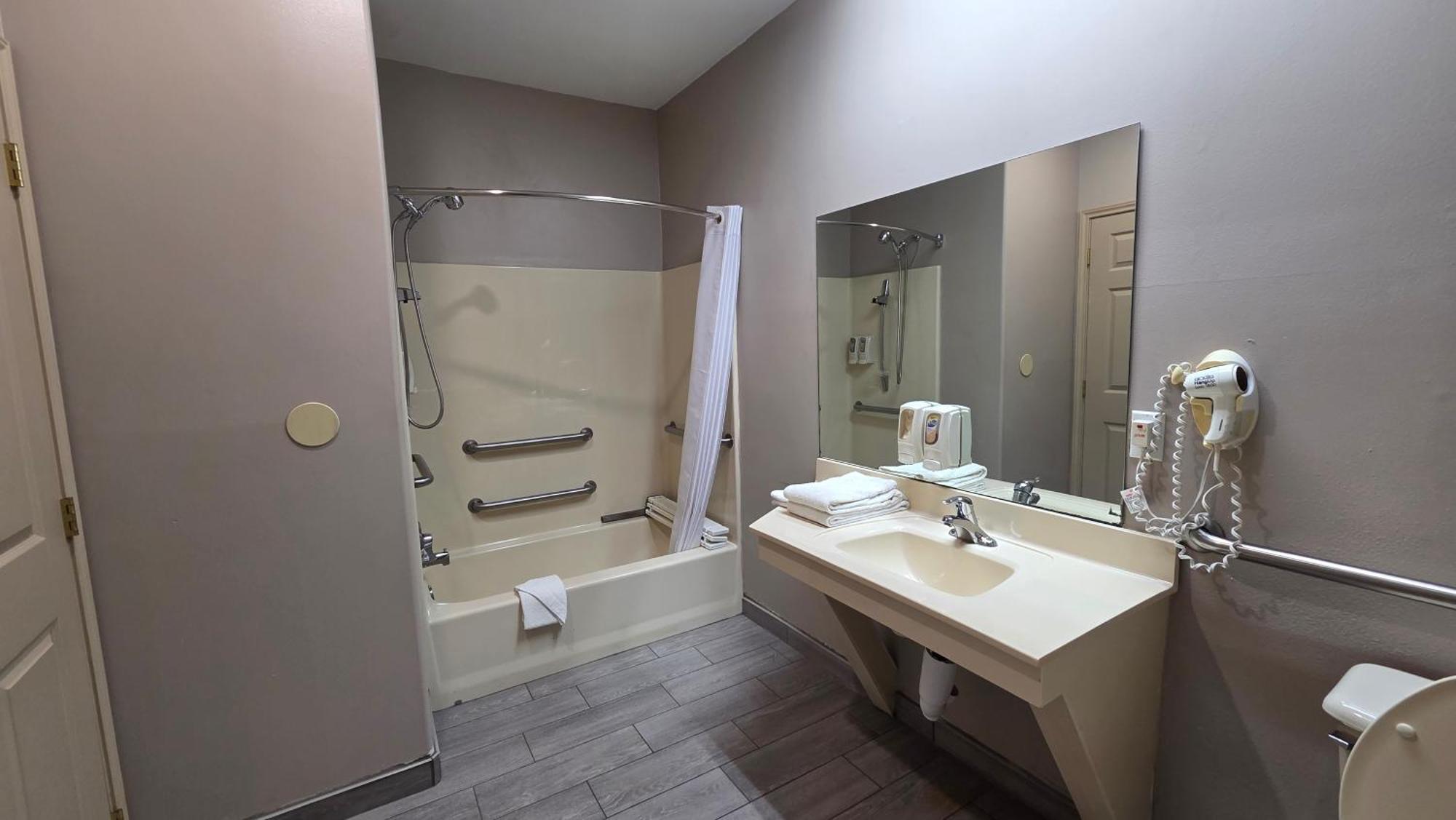 Queen Room with Two Queen Beds - Disability Access