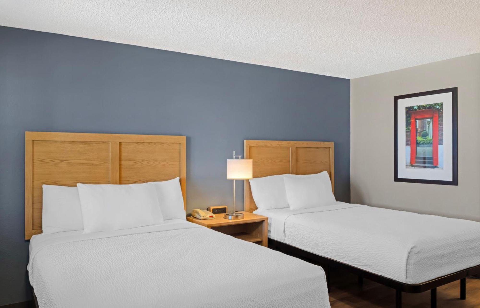 Studio with 2 Queen Beds - Non-Smoking