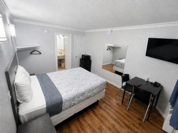 Standard Queen Room
