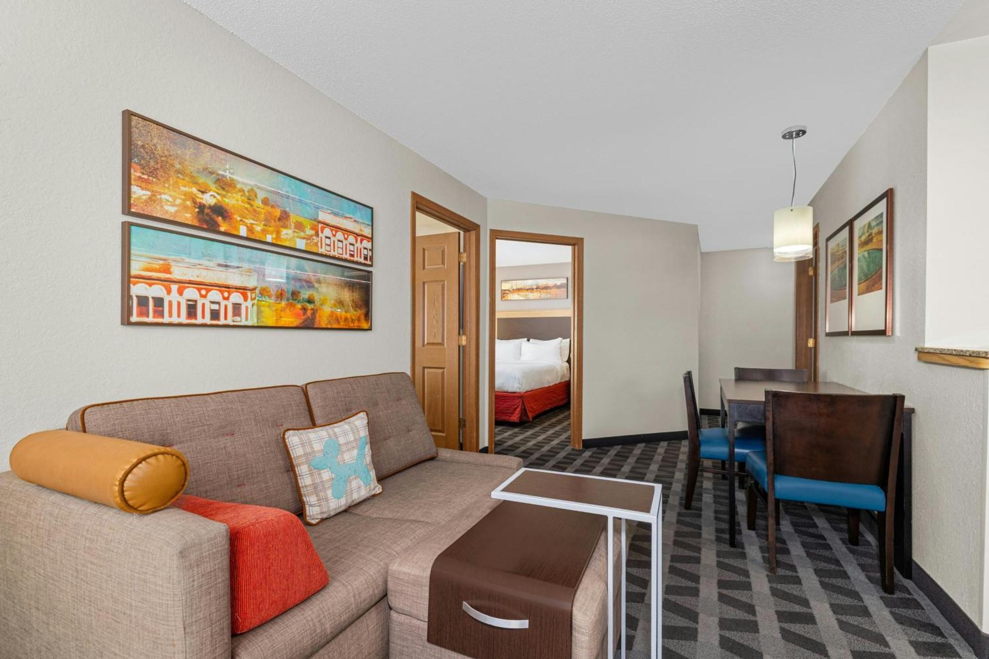 2 Bedroom 2 room Suite 2 Queen Beds sofabed