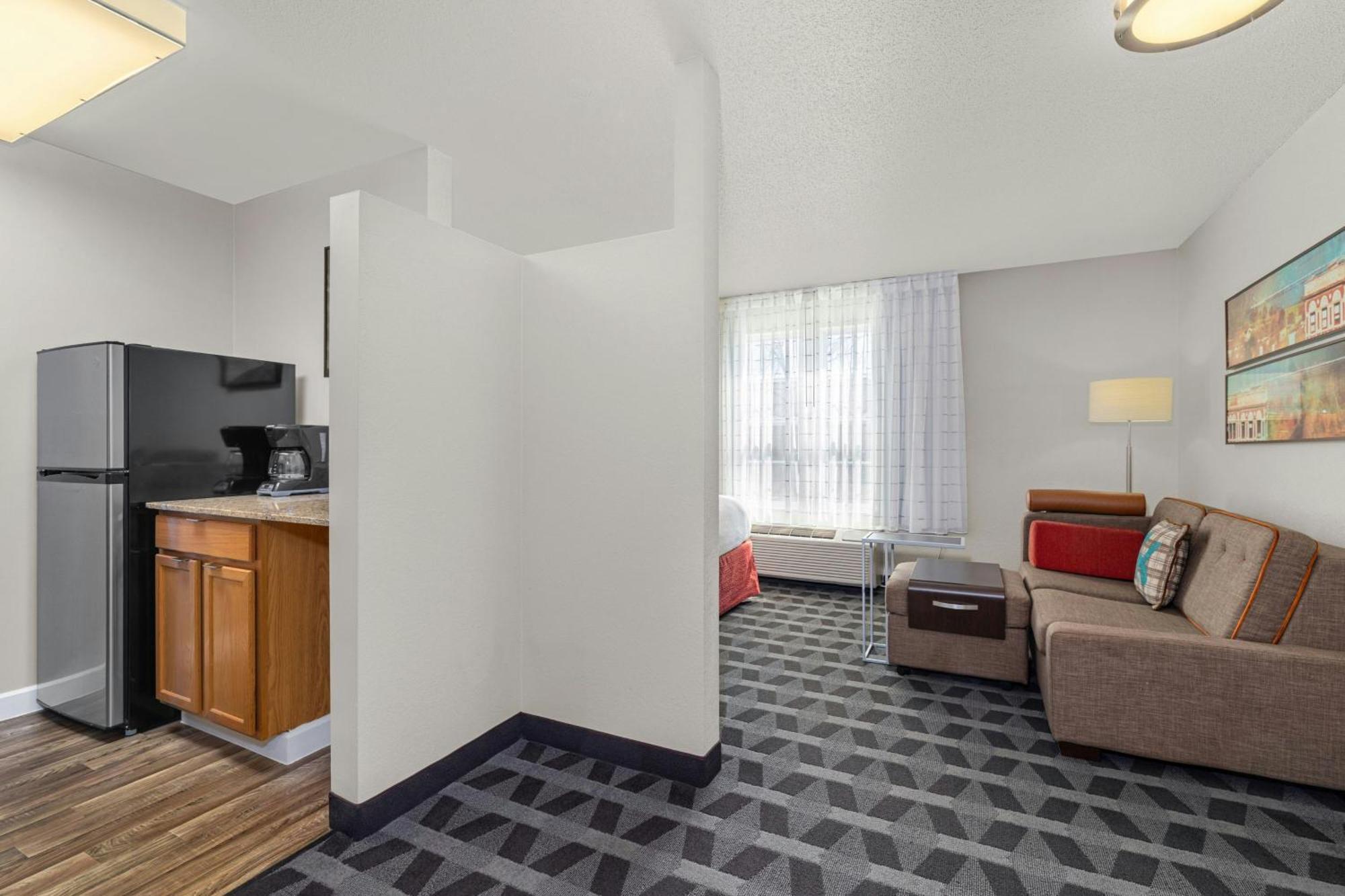 2 Bedroom 2 room Suite 2 Queen Beds sofabed