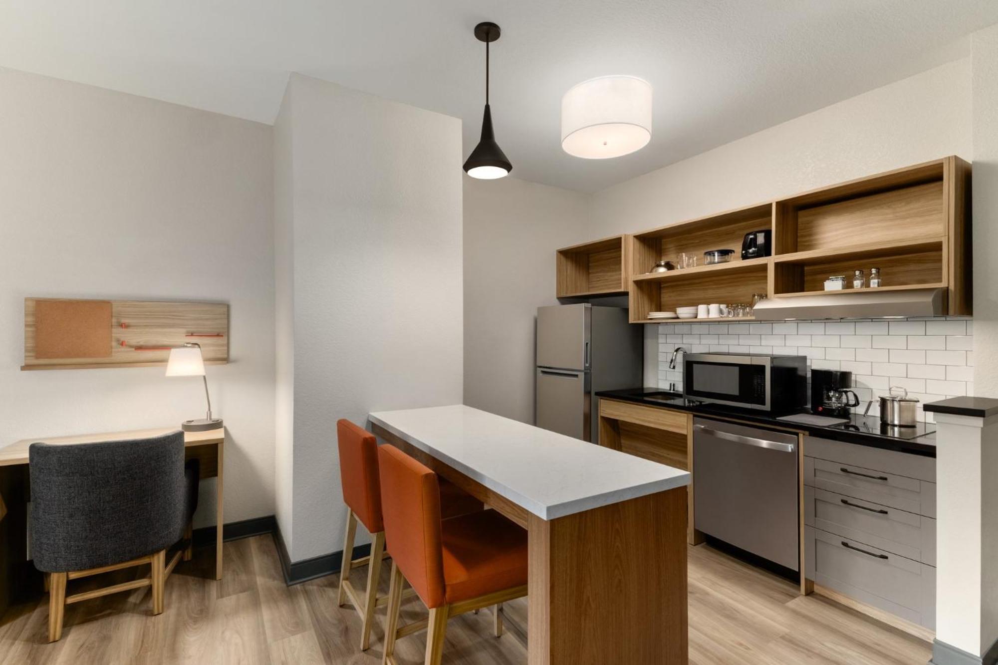 Queen Studio Suite with Roll-In Shower - Mobility Accessible - Non-Smoking