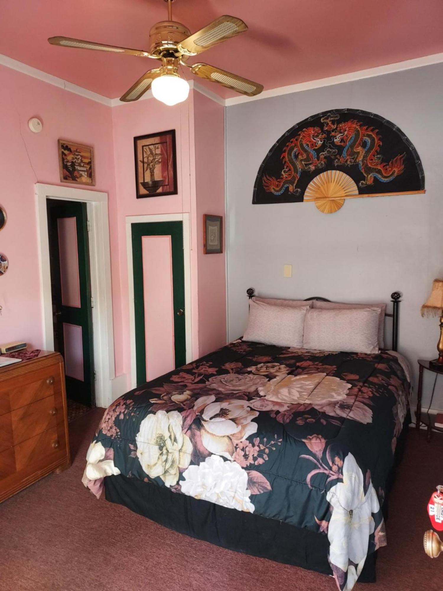 Queen Room,1773722636:JPEG