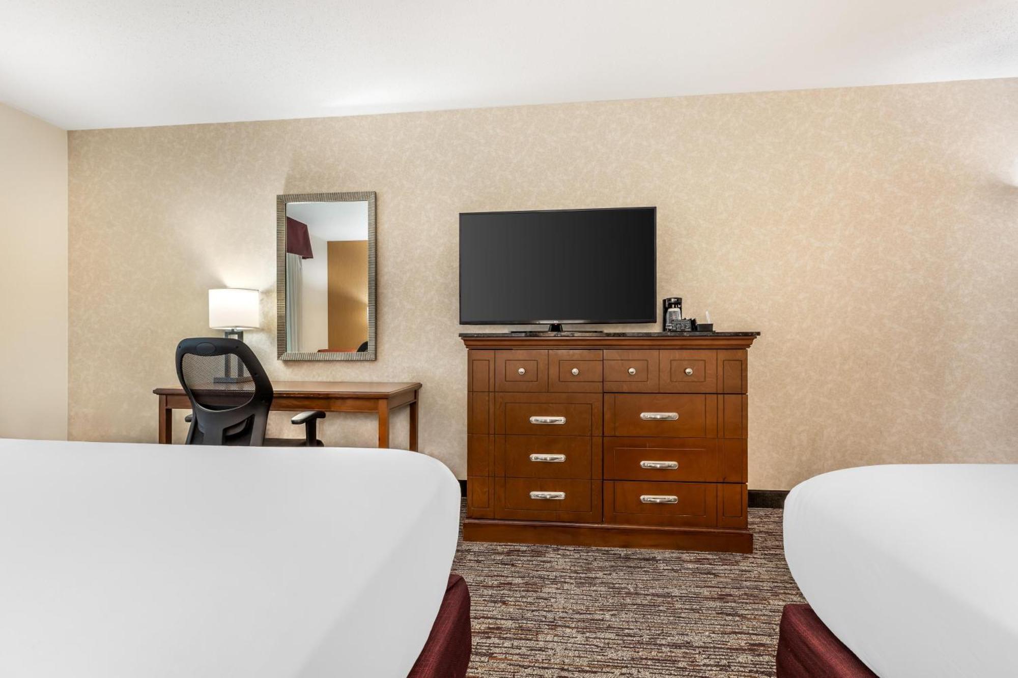 Deluxe Queen Room with Two Queen Beds