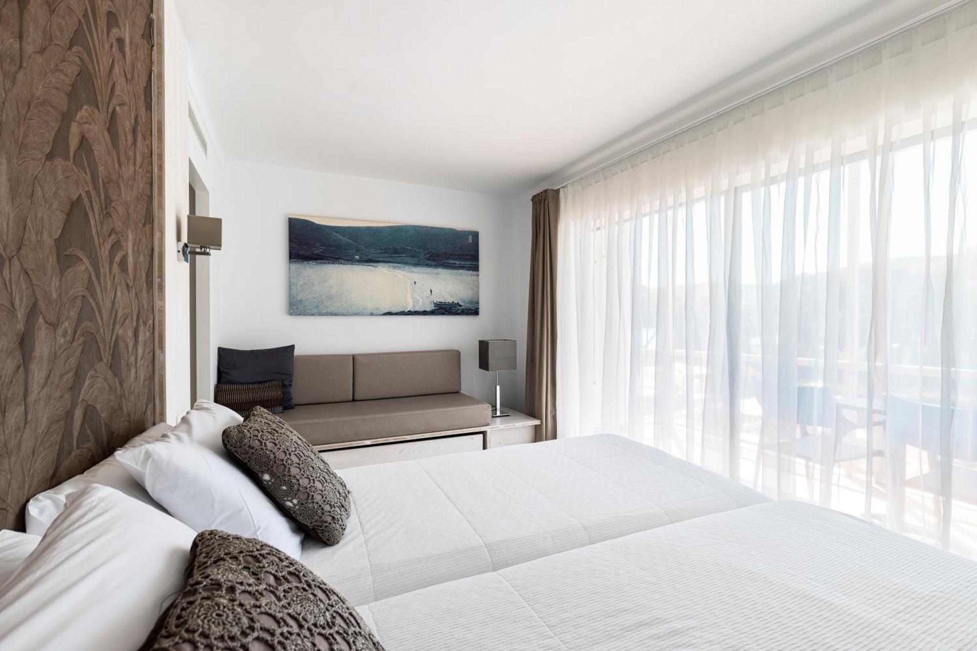Double or Twin Room Pool View