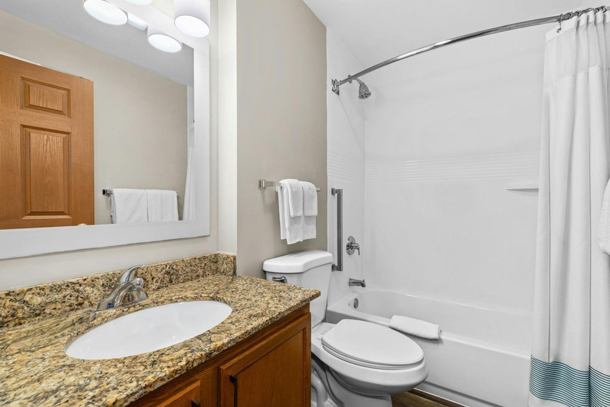 2 Bedroom 2 room Suite 2 Queen Beds sofabed