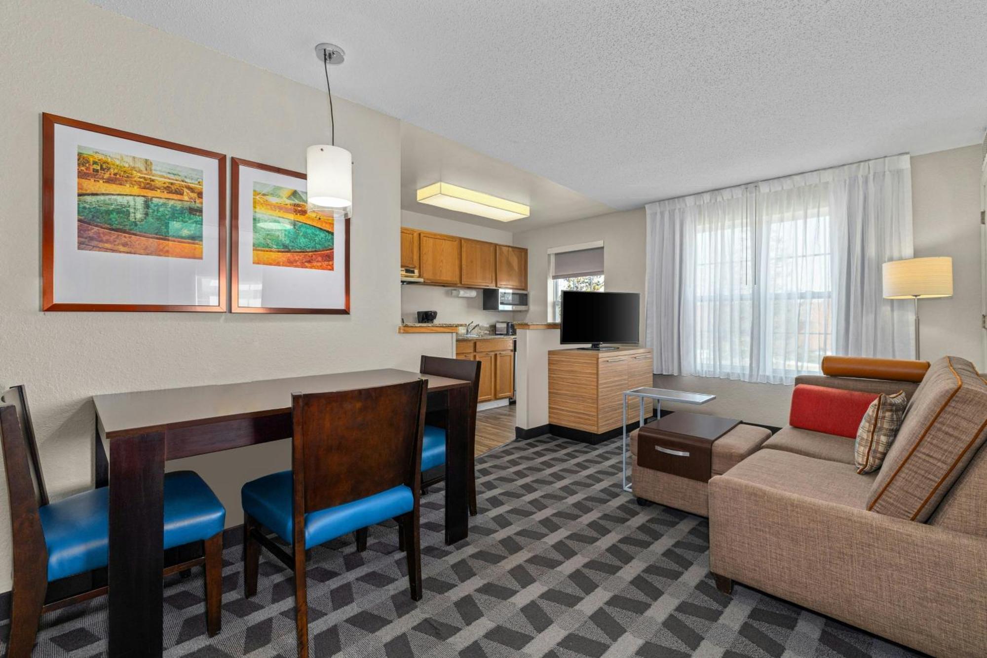 2 Bedroom 2 room Suite 2 Queen Beds sofabed