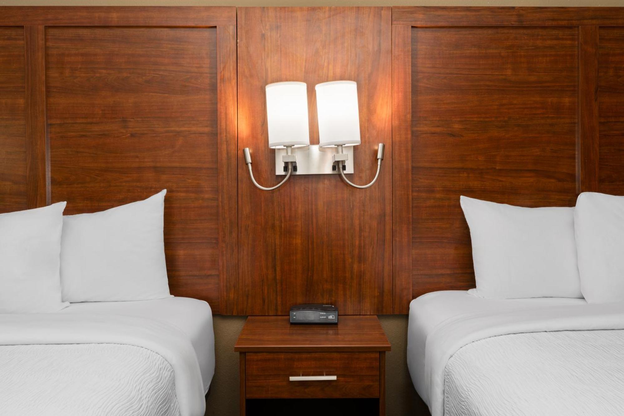 Suite with Two Queen Beds - Non-Smoking