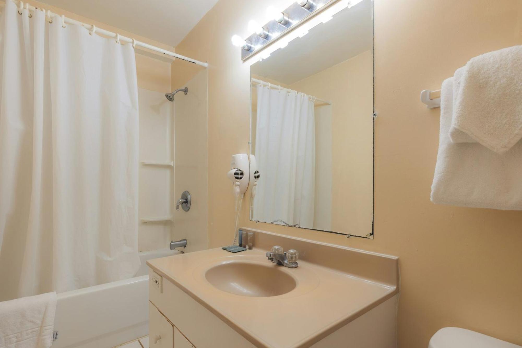Standard 1 King or 2 Doubles